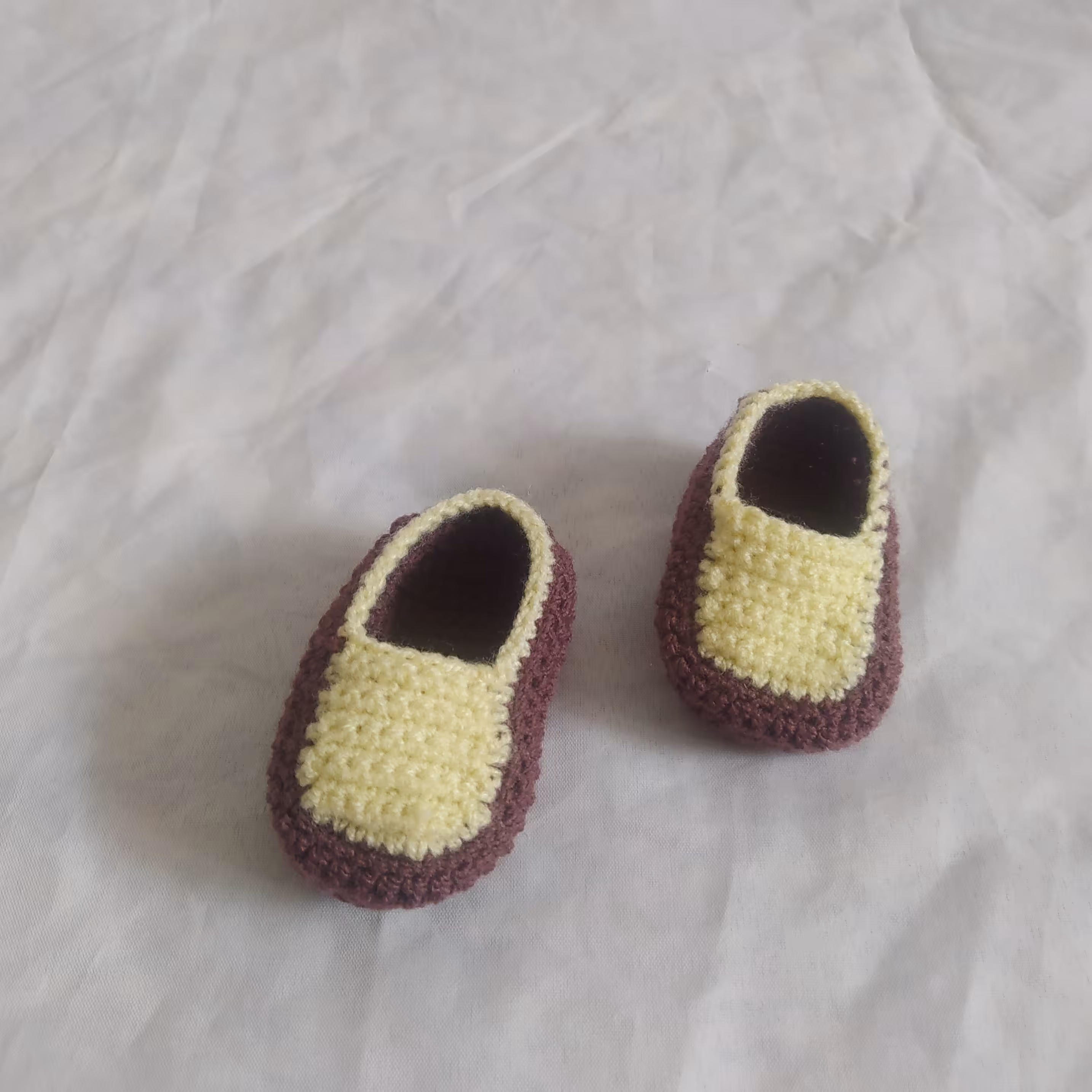 پاپوش اسپرت بافتنی بافته شده با نخ اکریل بافت وقلاب