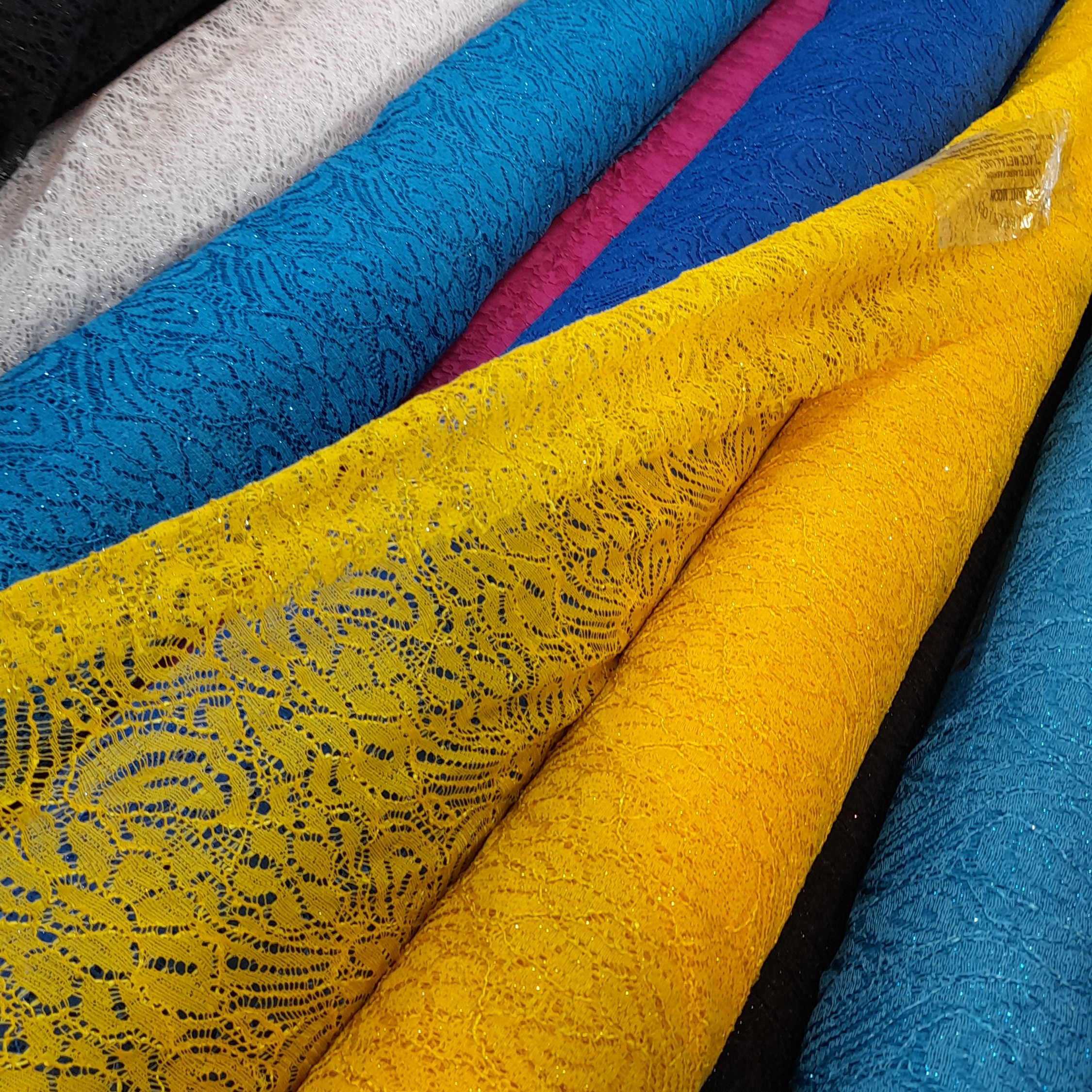 پارچه تور مناسب برای انواع پیراهن های دخترانه شومیزو همه چیز مبلغ ذکرشده برای یک متر پارچه 