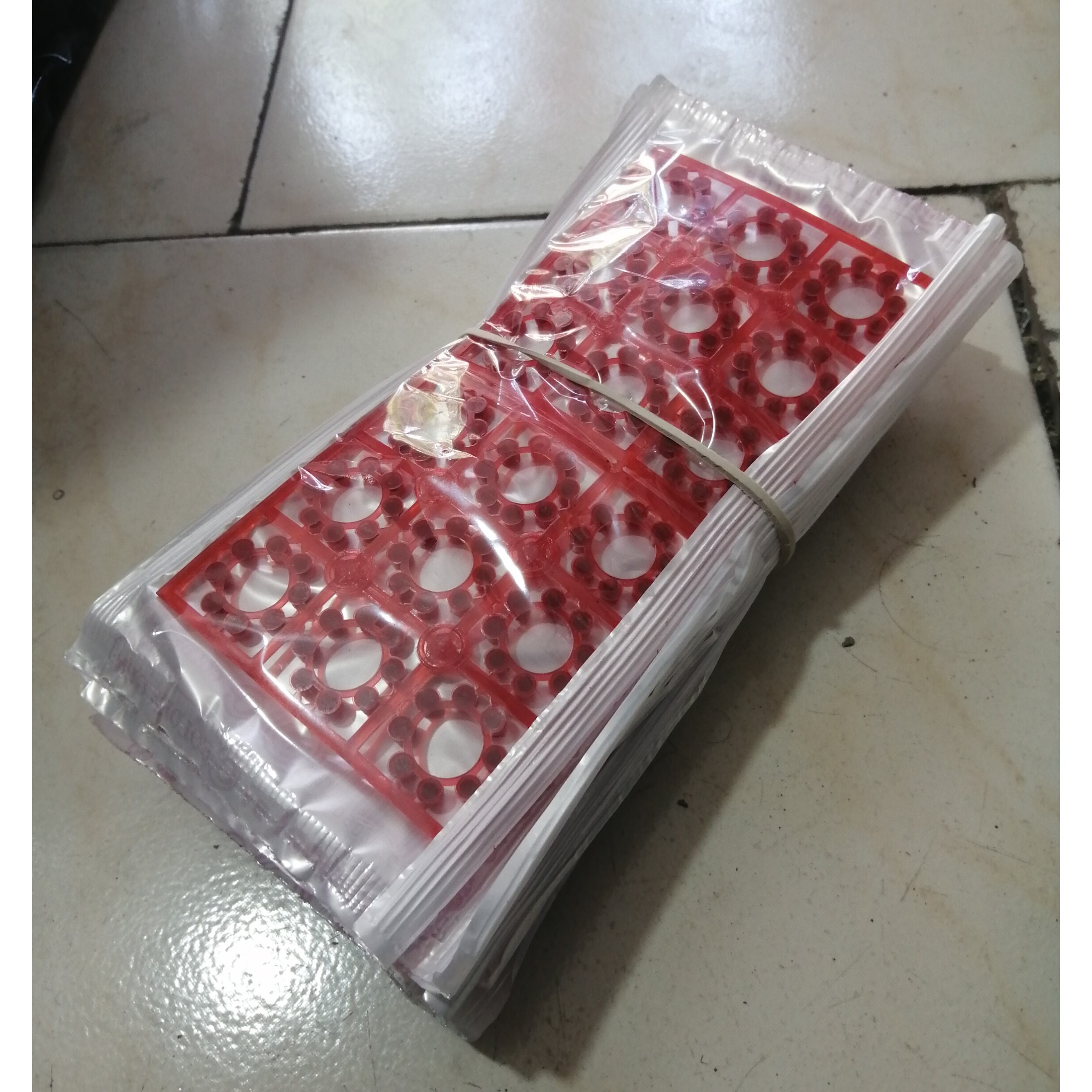 لوازم سیسمونی و اسباب بازی و پوشاک نوزادی بسته 2 عددی ترقه تفنگ قیمت عمده