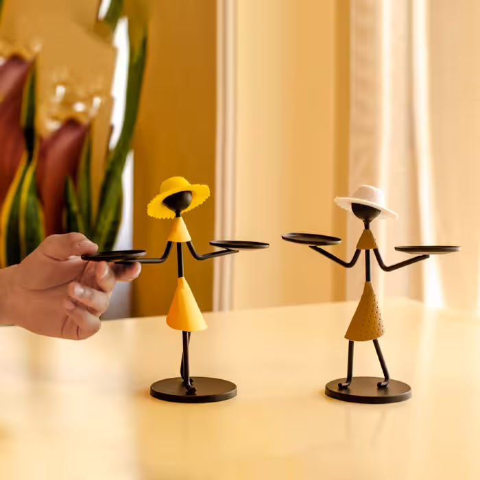 جا شمعی طرح قبیله تمام فلزی با لباس چرم به همراه جعبه ی مجزا بسته ی 1 عددی