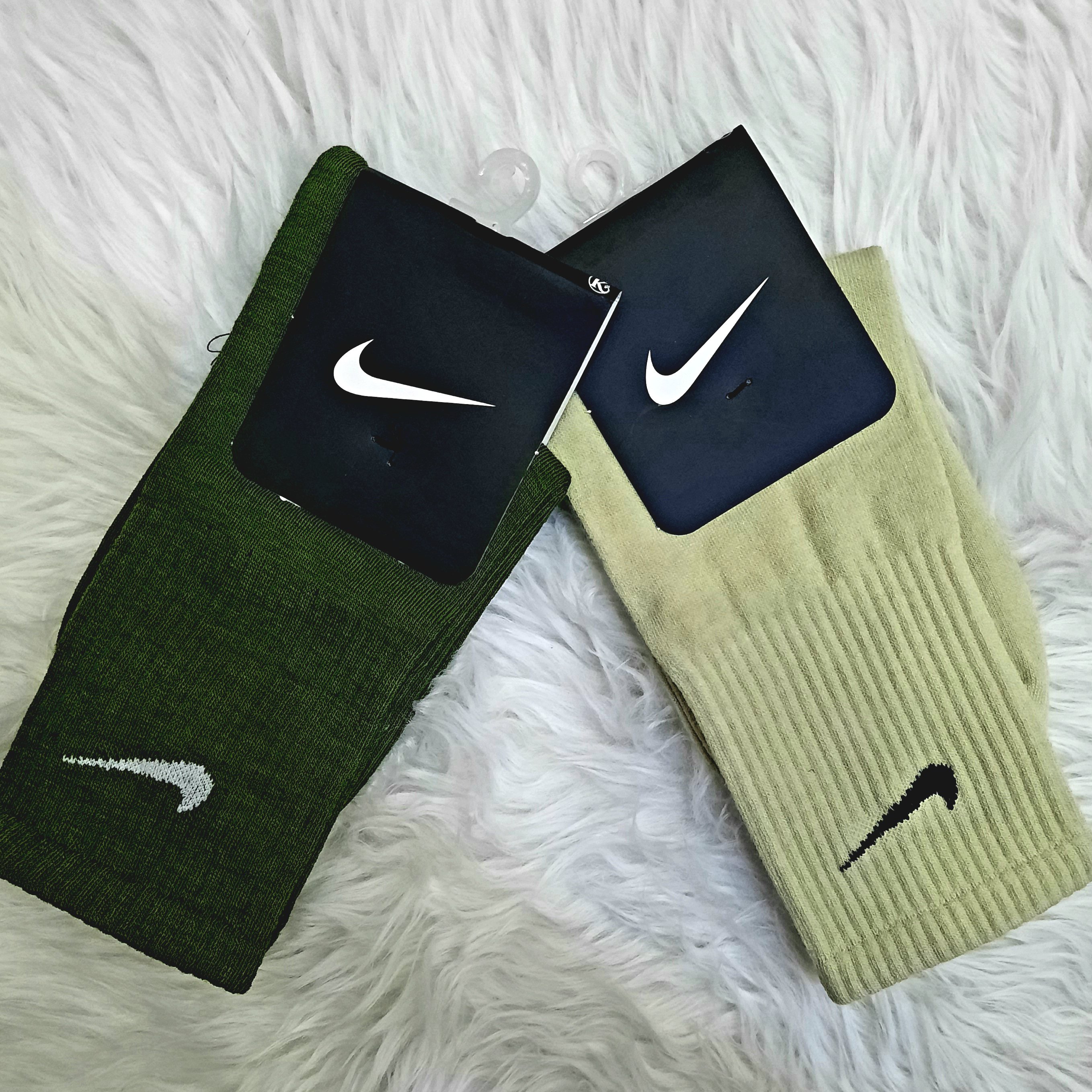 جوراب های ساق بلند نایک سبز تیره و پسته ایی