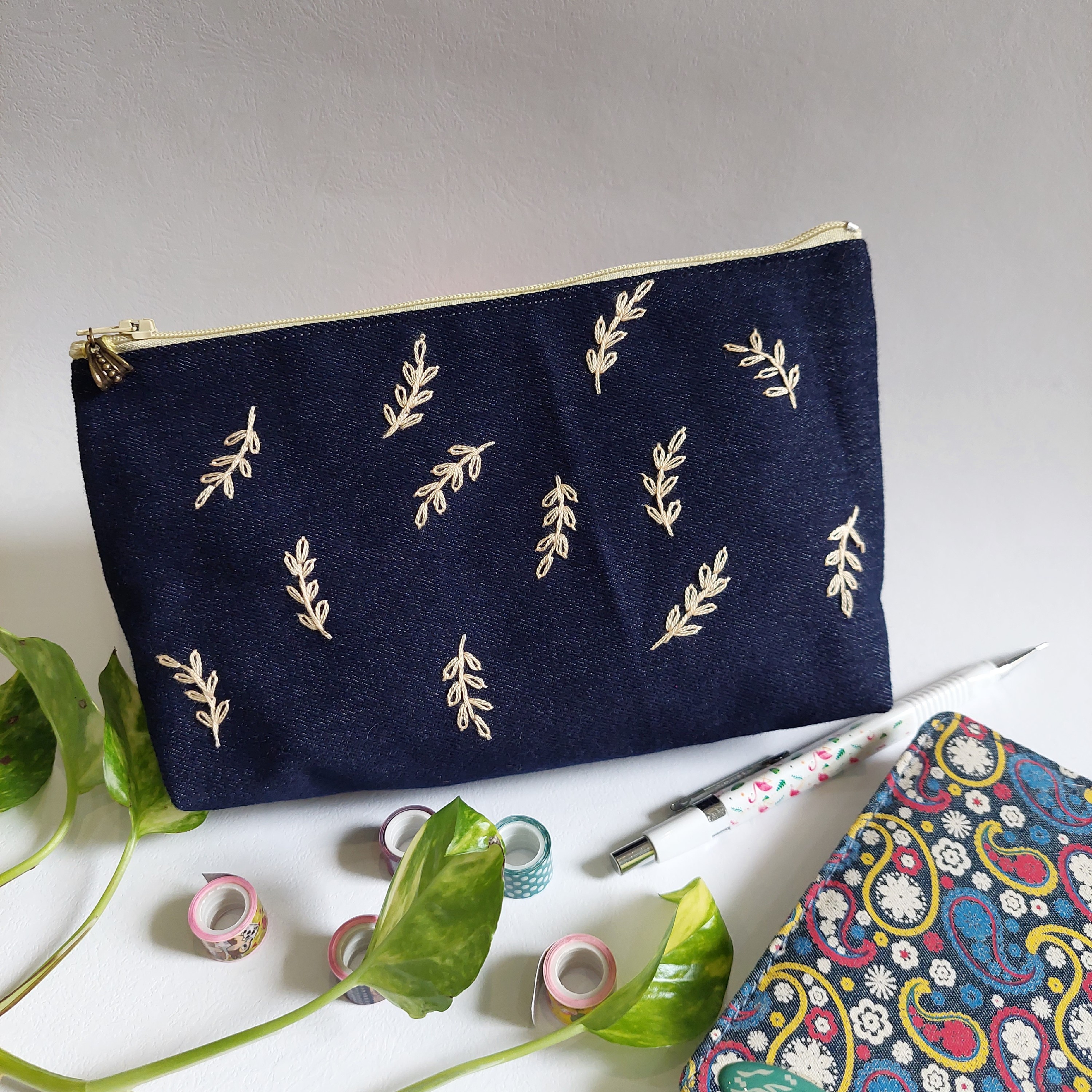 جامدادی کیف آرایش گلدوزی شده دست دوز پارچه ای طرح خوشه های گندم