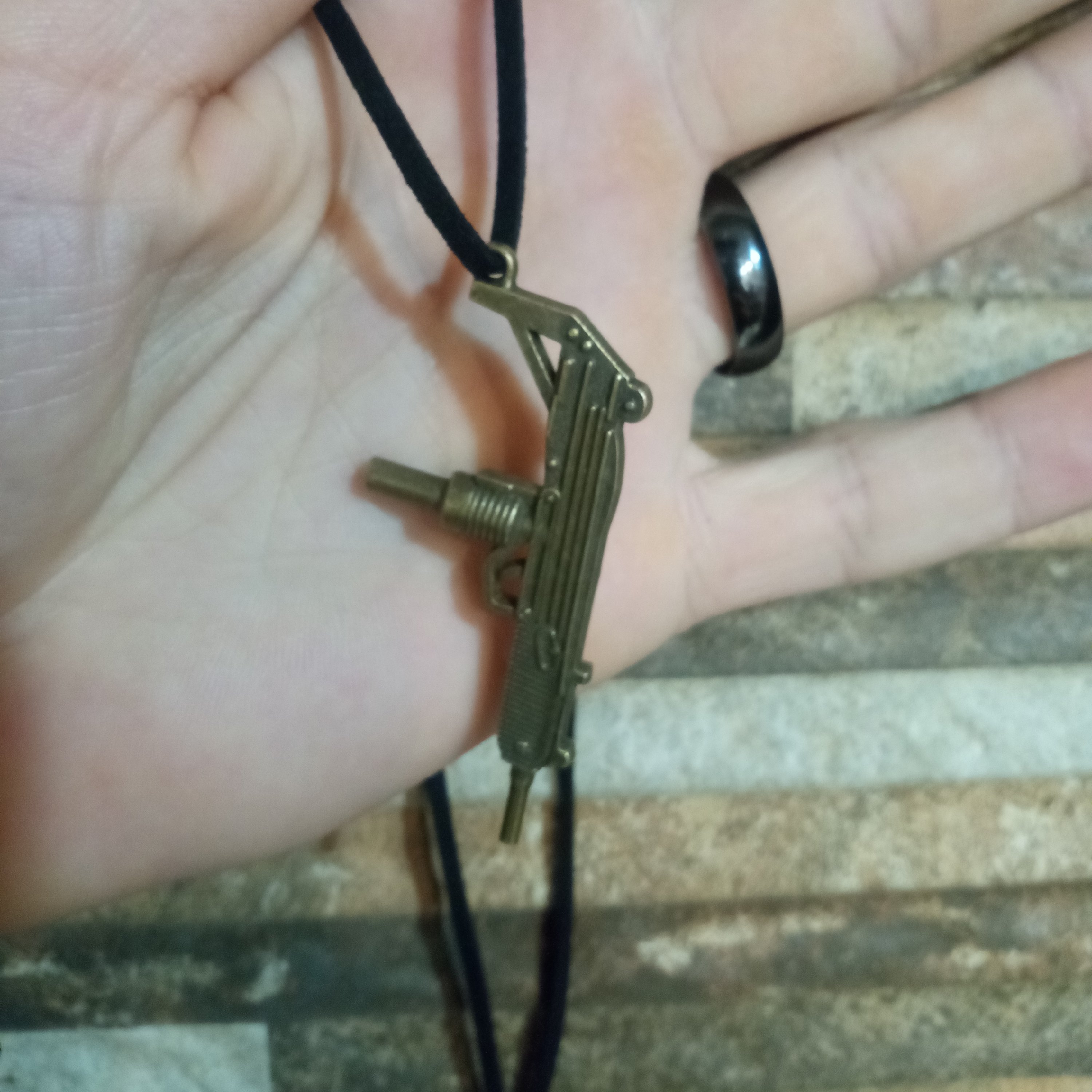 گردنبند مدل تفنگ 