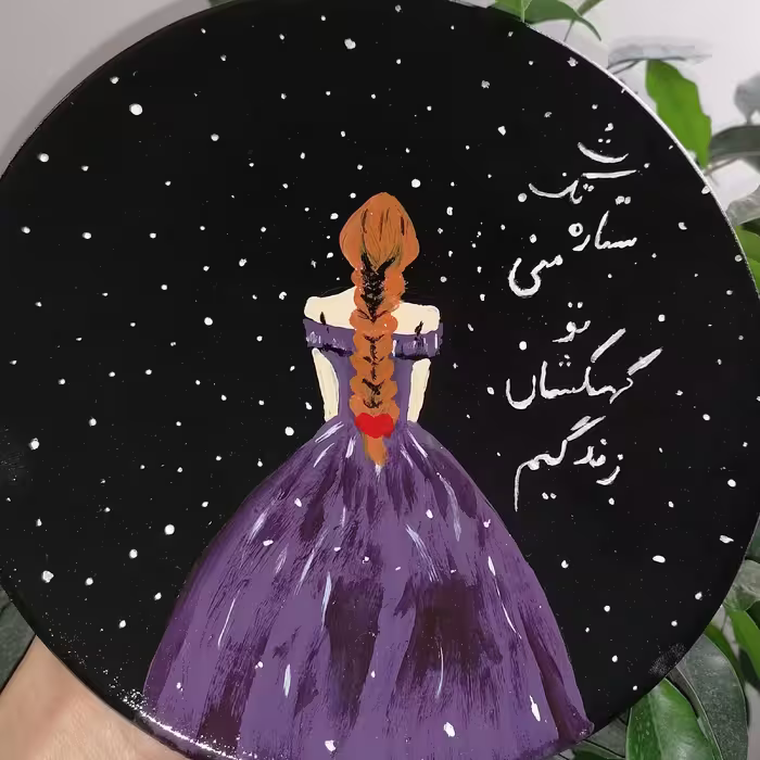 دیوارکوب بشقاب سفالی نقاشی شده بادست طرح خاص دختر ضد آب سایز 20 سانتیمتر سایز و رنگ متنوع