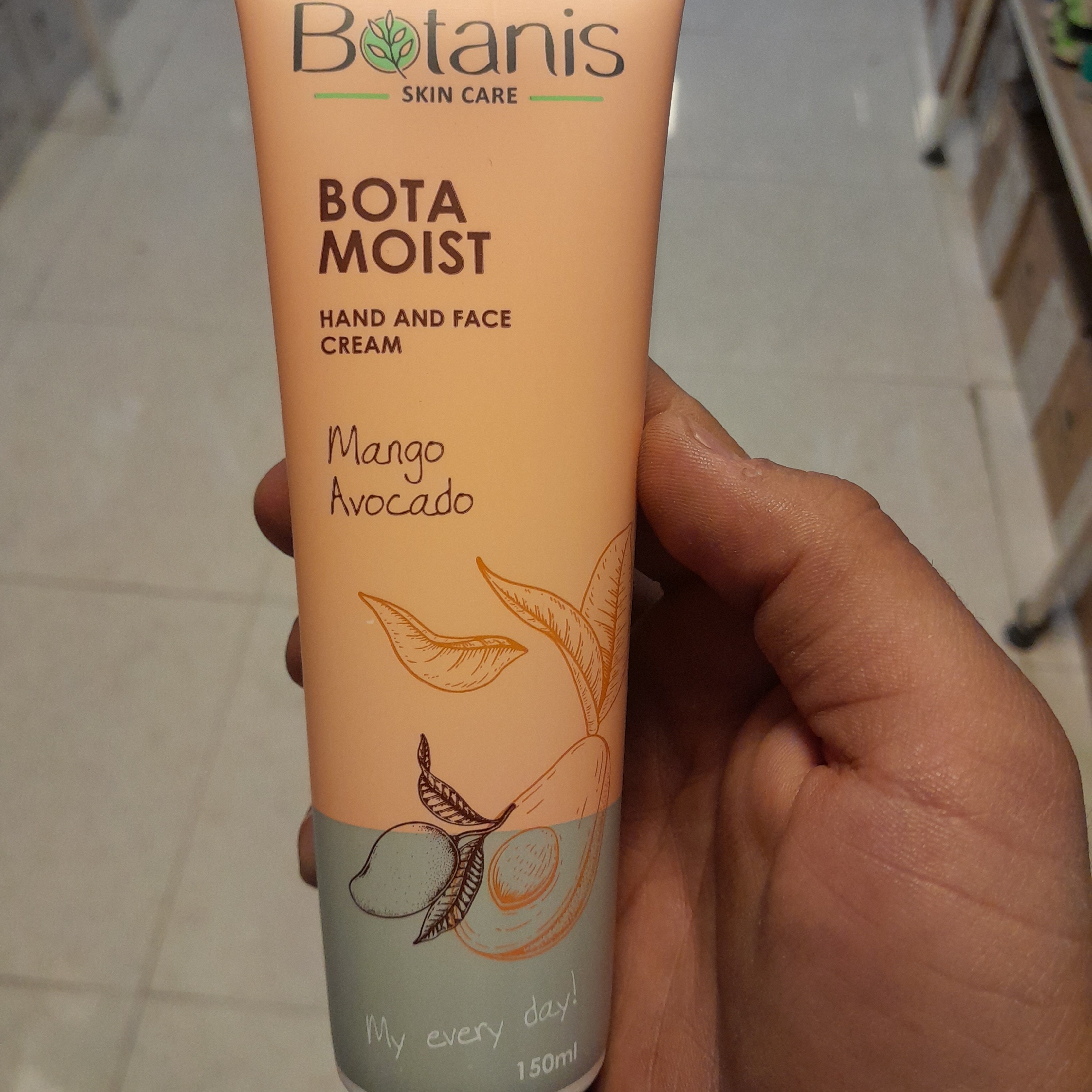 کرم مرطوب کننده دست و صورت 