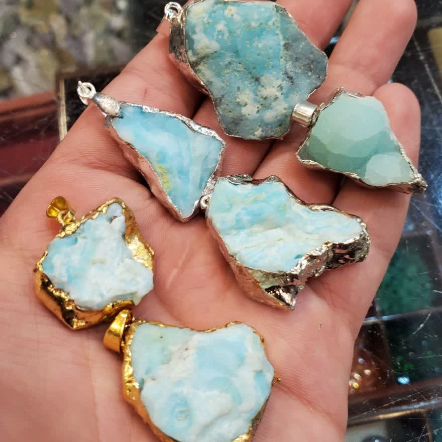 سنگ اراگونیت آبی کمیاب دارای خواص چشم زخم