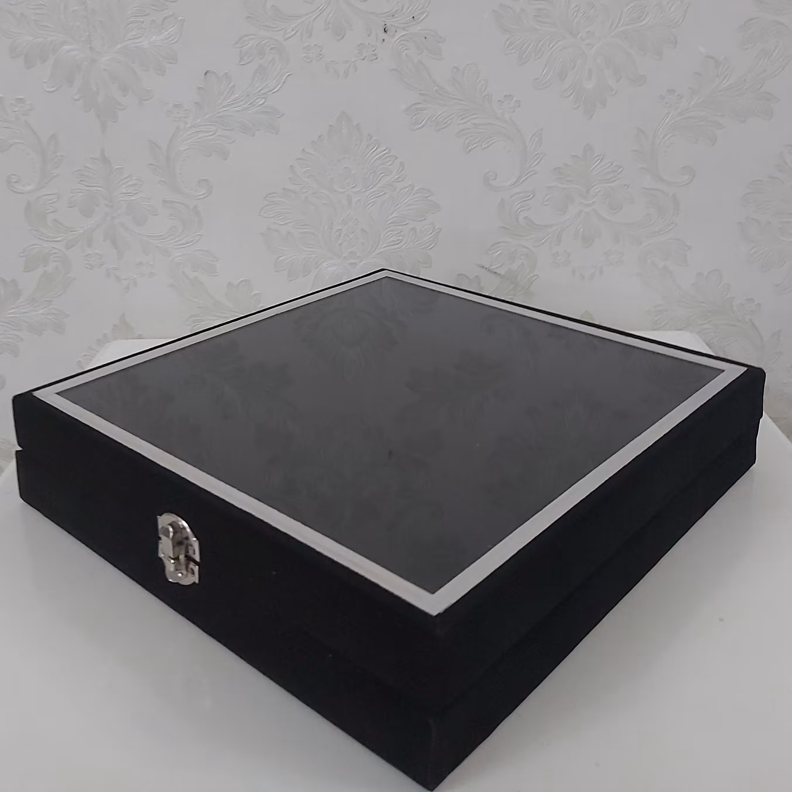 جعبه مخمل درب دار شیشه ای مناسب جهت بشقاب قطر 25 سانت