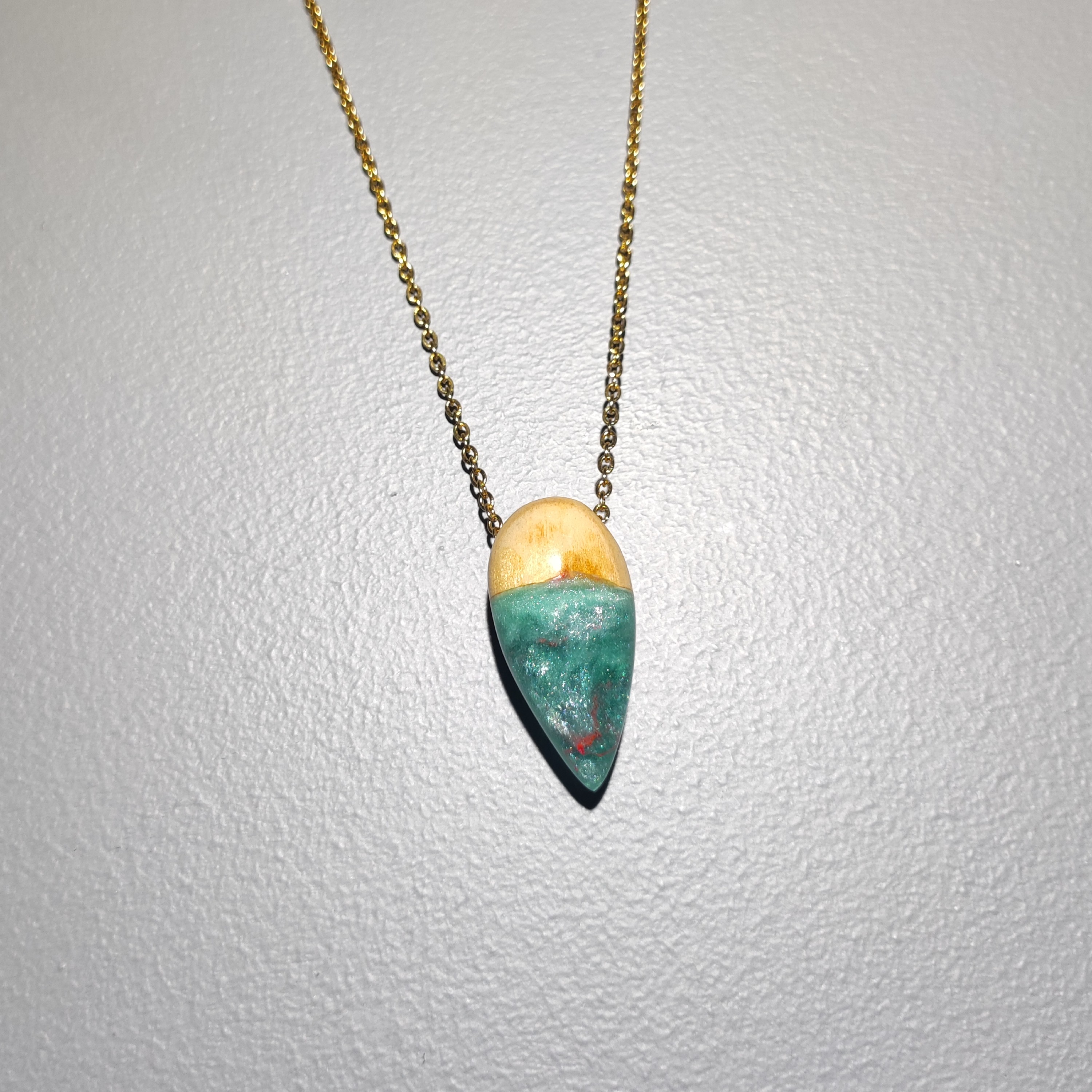 گردنبند بلوط ترکیب  چوب ورزین