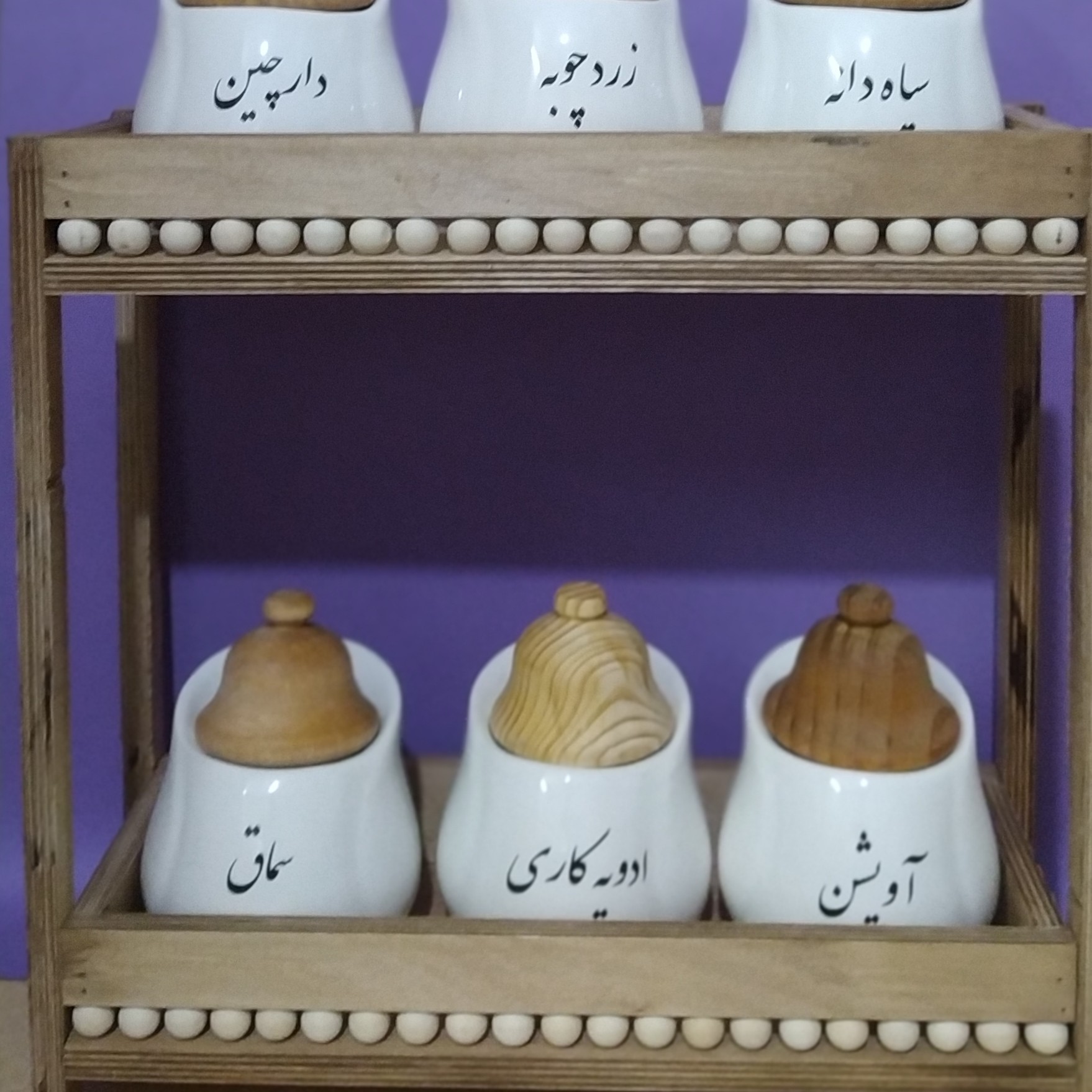 بانکه های یقه دار تکست ادویه .