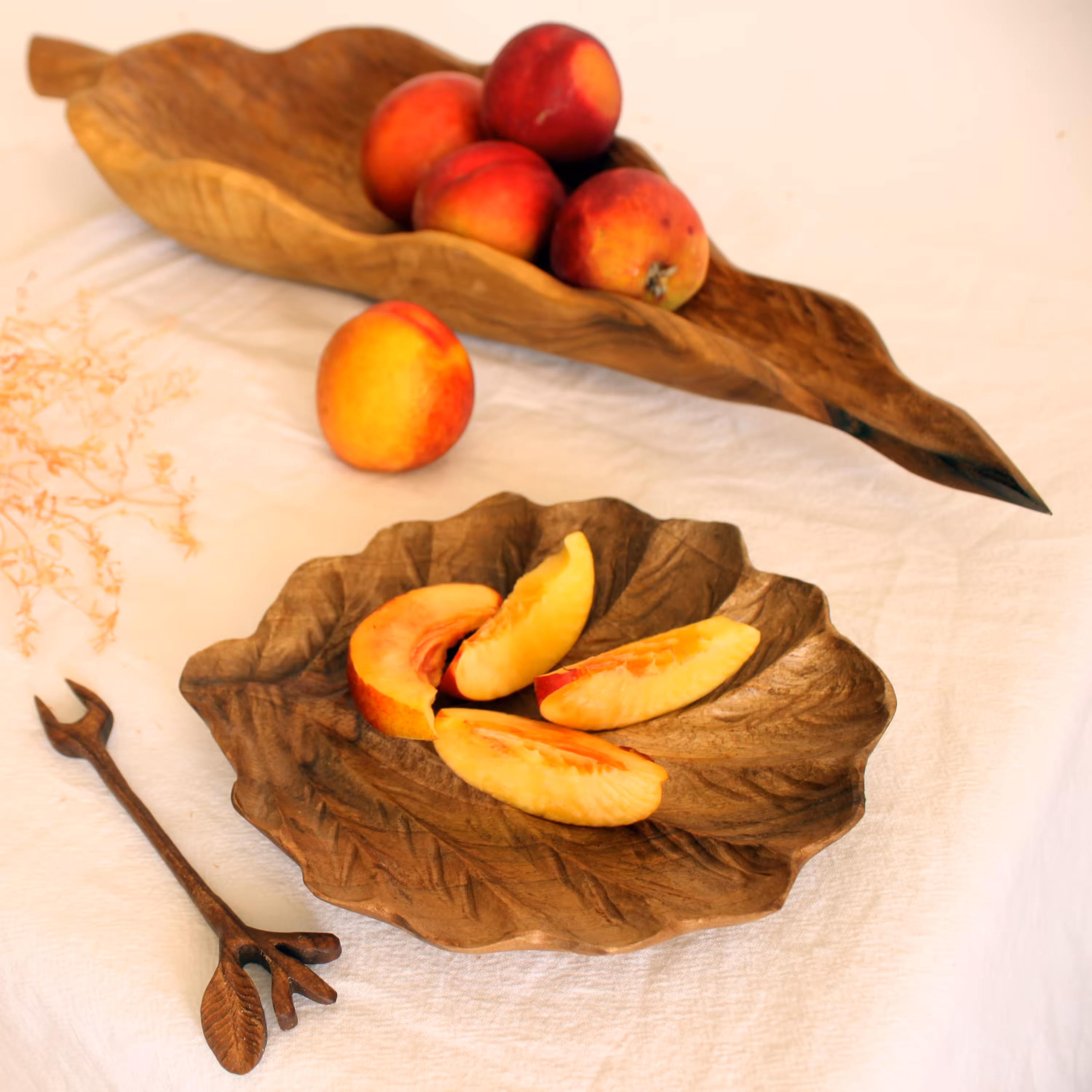 ظرف چوبی دست ساز طرح برگ کلم چوب گردوضدآب شده با روغن های گیاهی و قابل شستوشو