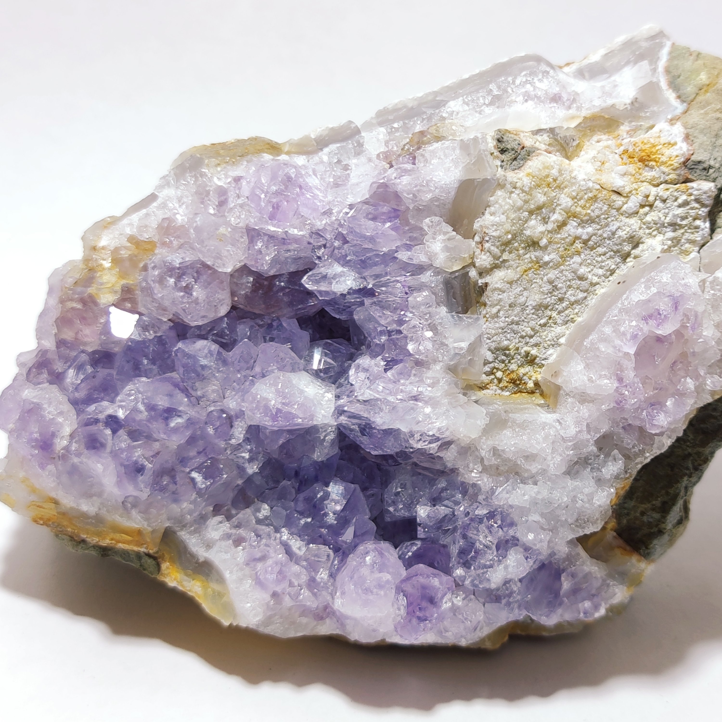 راف از جنس سنگ آمیتیست معدنی   