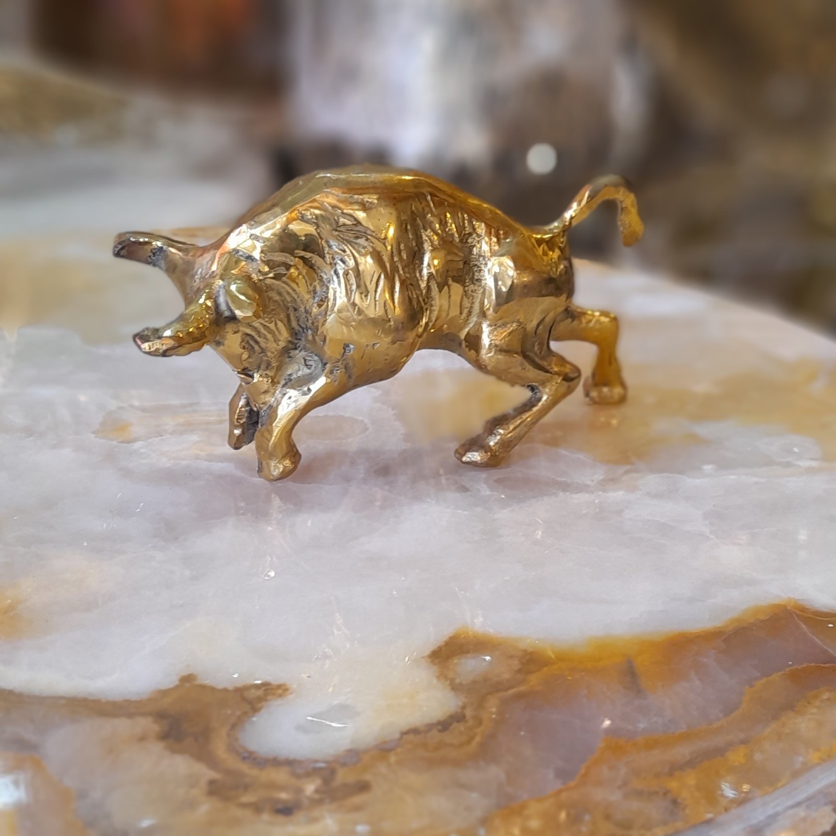 گاو وحشی کوچک برنز