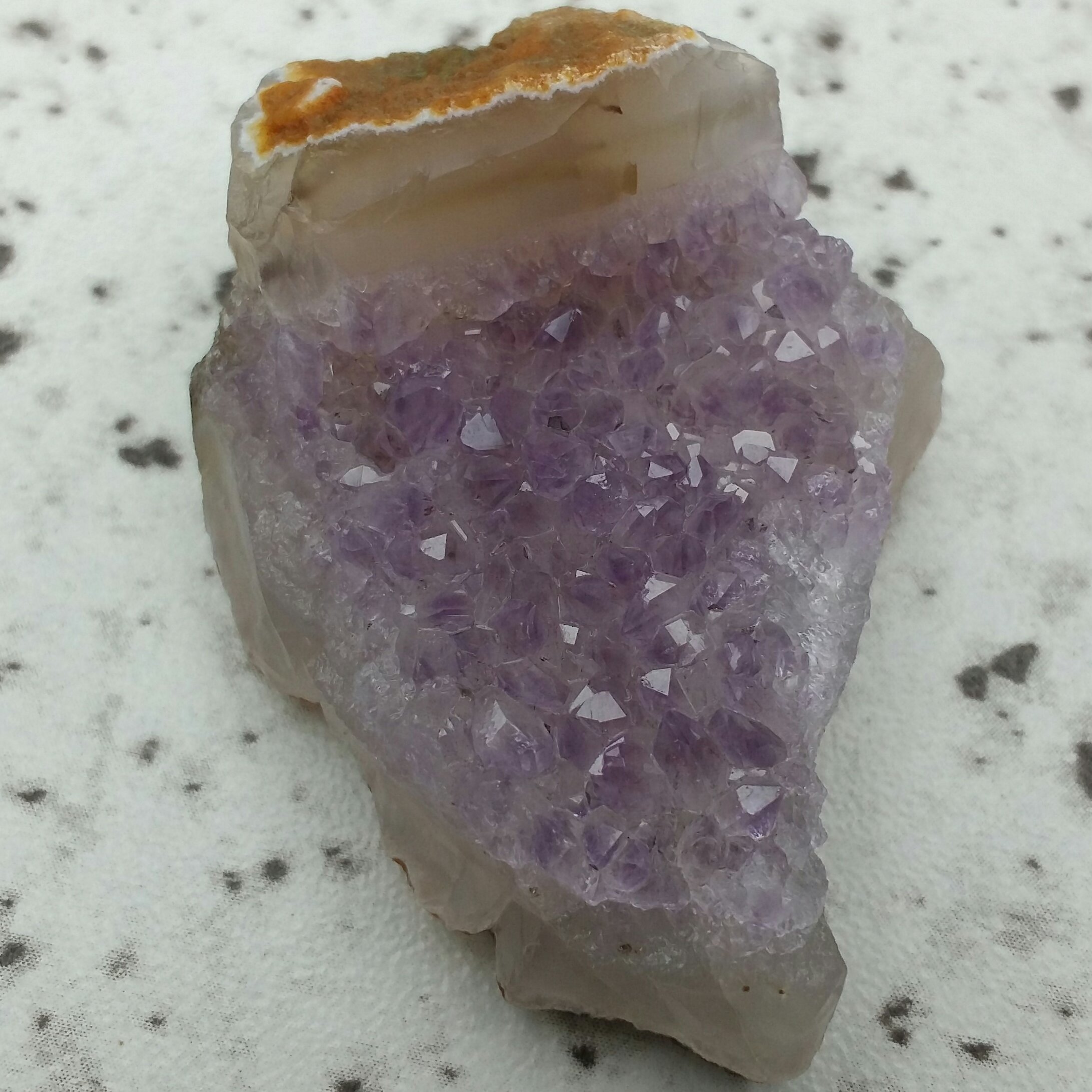 سنگ راف آمیتیس بلور ریز بسیار پر رنگ خارق العاده بسیار زیبا دیدنی کاملا طبیعی شاهکار خلقت خااااص
