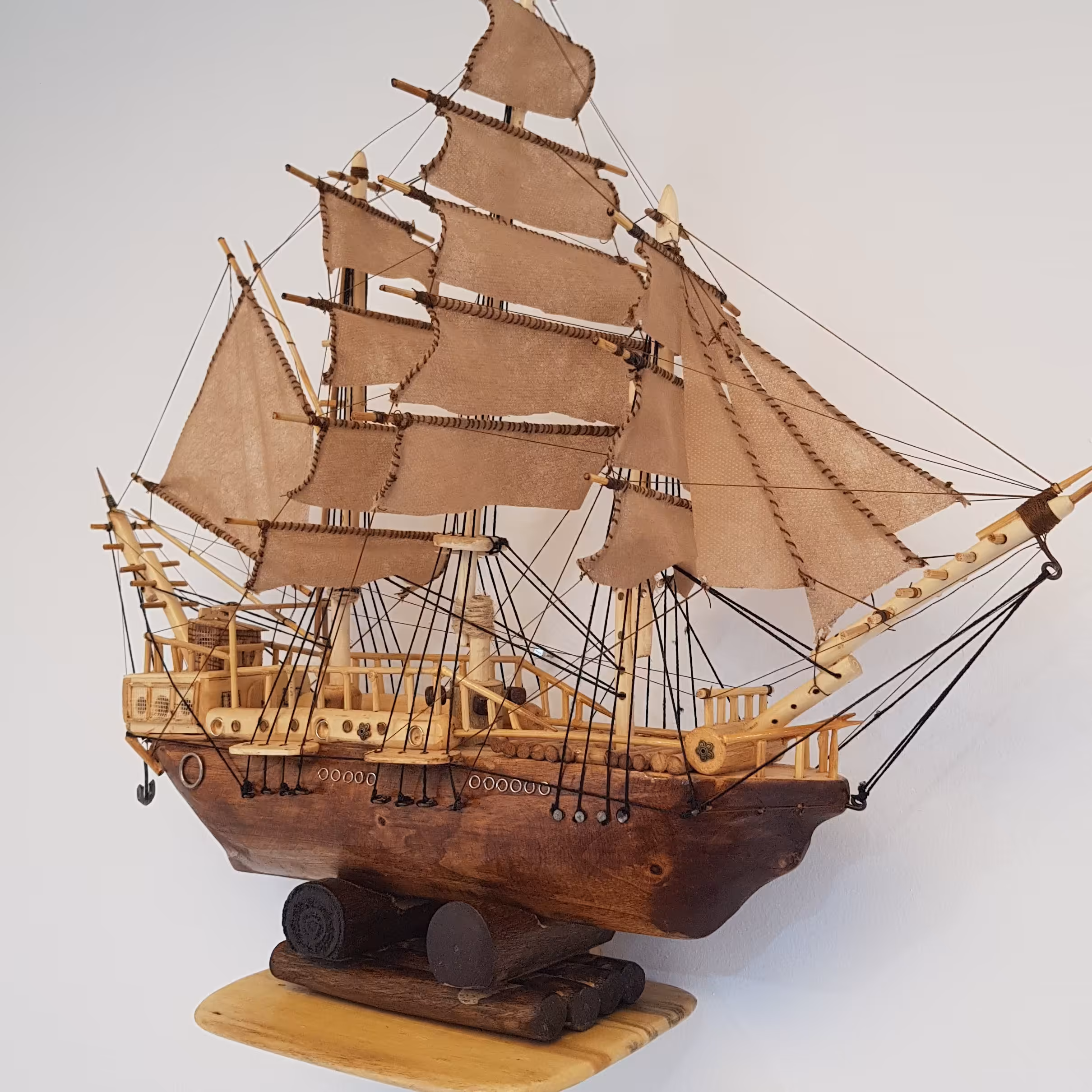 ماکت کشتی بادبانی چوبی دکوری. مدل (emprator)