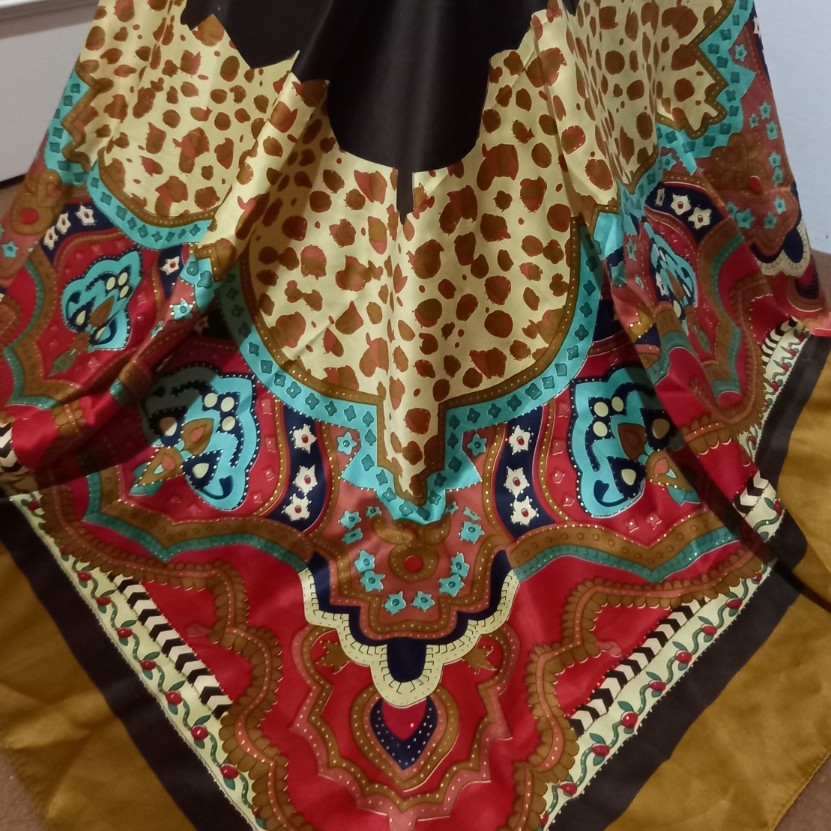 روسری ساتن قواره 95 اصلا لیز نیست شیک و مجلسی طرحدار 