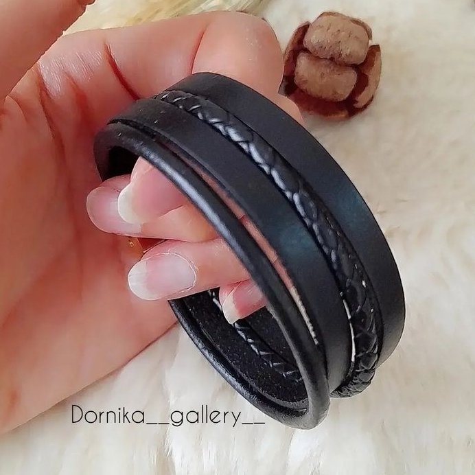 دستبند چرم طبیعی با پلاک استیل رنگ ثابت ضد حساسیت 