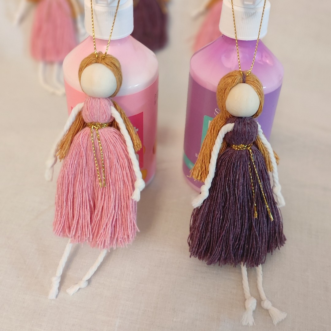 آویز  (کاموایی)کیف و کوله  و ماشین                       طرح عروسک