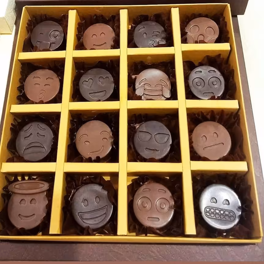 شکلات ایموجی یا استیکری پذیرایی عید