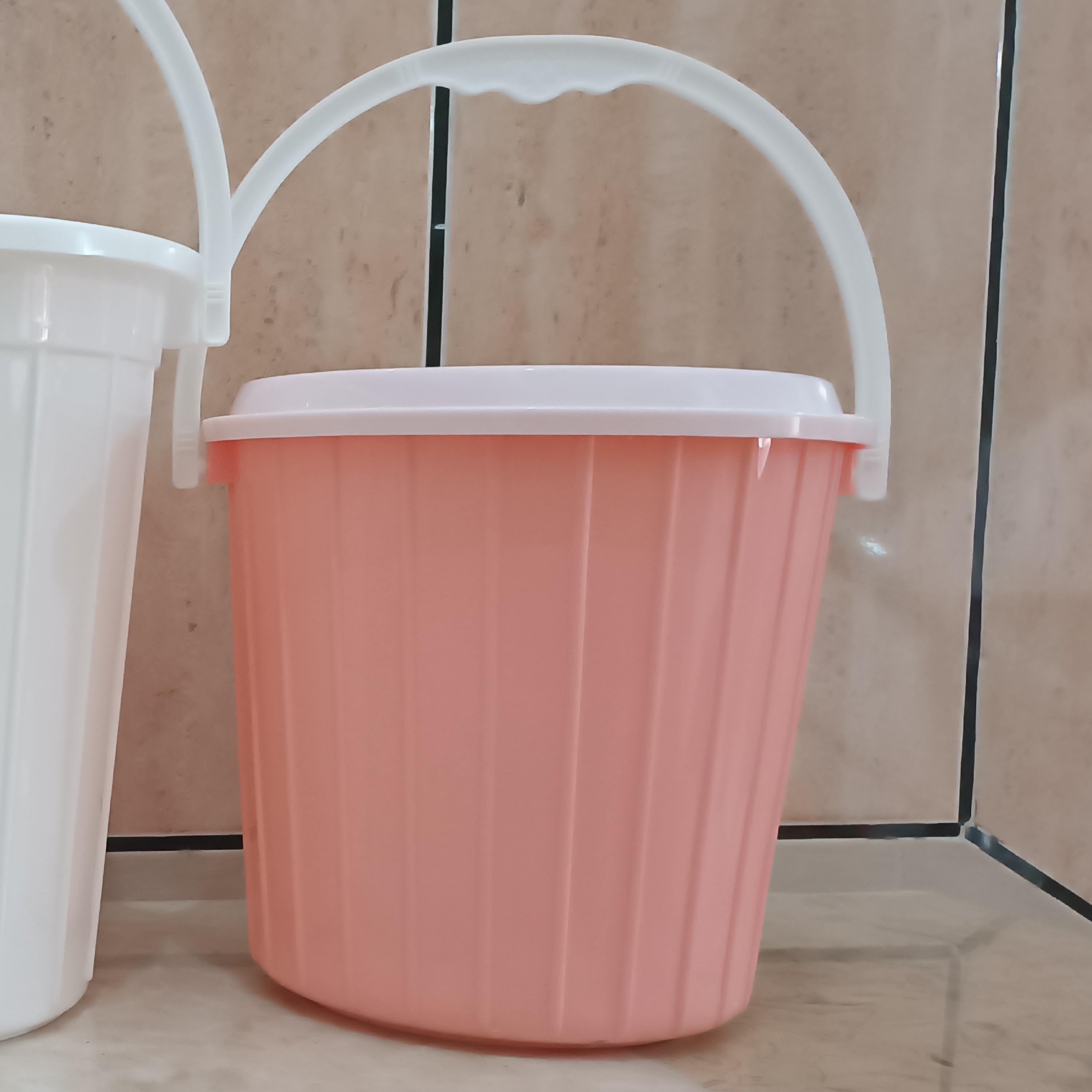 سطل دسته دار 7 کیلویی دربدار،رنگ صورتی، ارتفاع25 قطر 26