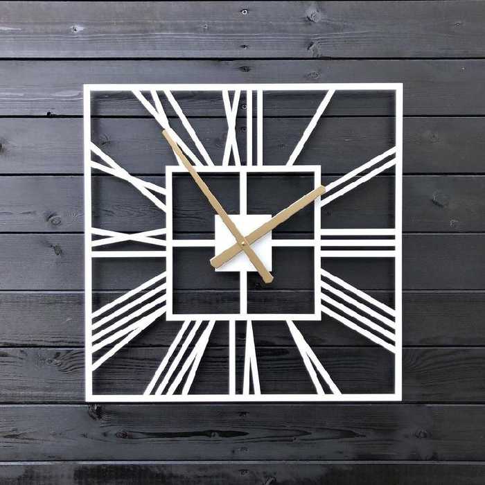 ساعت دیواری طرح کلاسیک مربعی