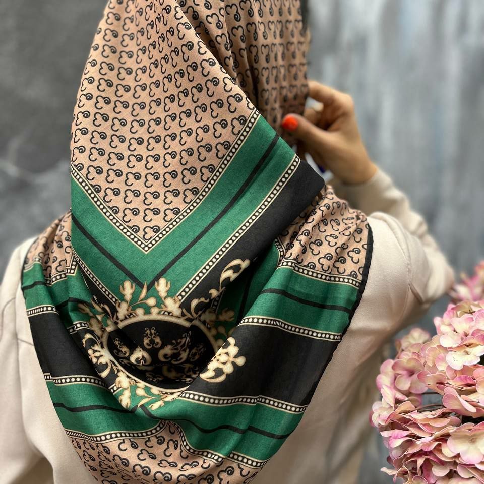 روسری سوپر نخ
قواره 120
دور دست دوز
اصلا لیز نیست
چروک نمیشه
خنک و سبک مناسب تابستان
