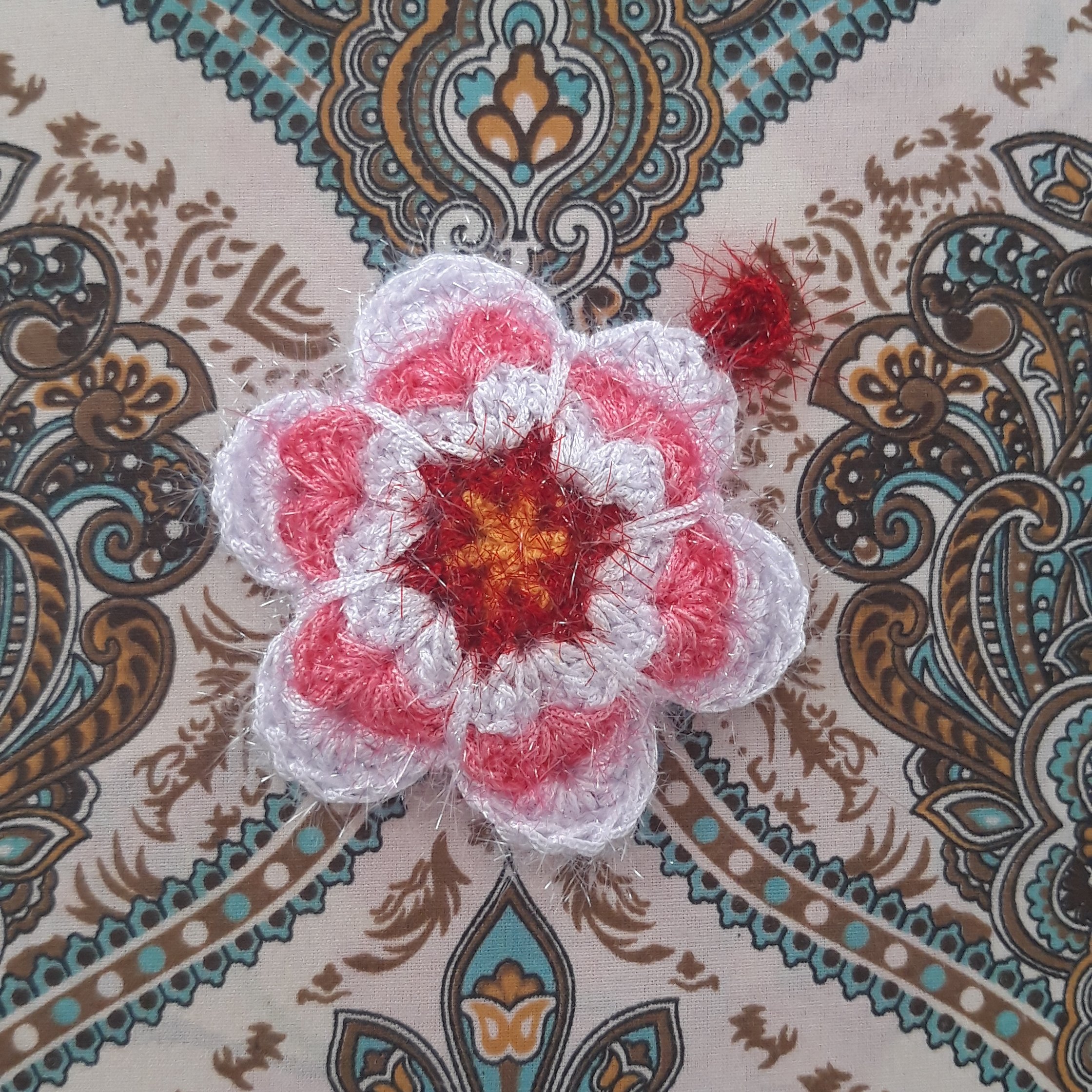 اسکاج دستبافت طرح گل سه بعدی