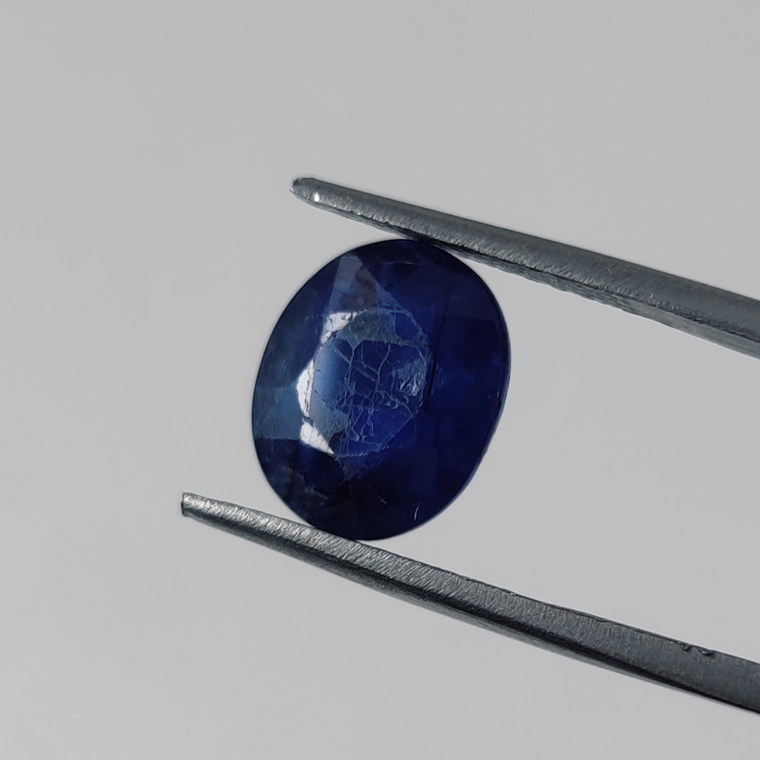 نگین سنگ یاقوت کبود معدنی آفریقا         