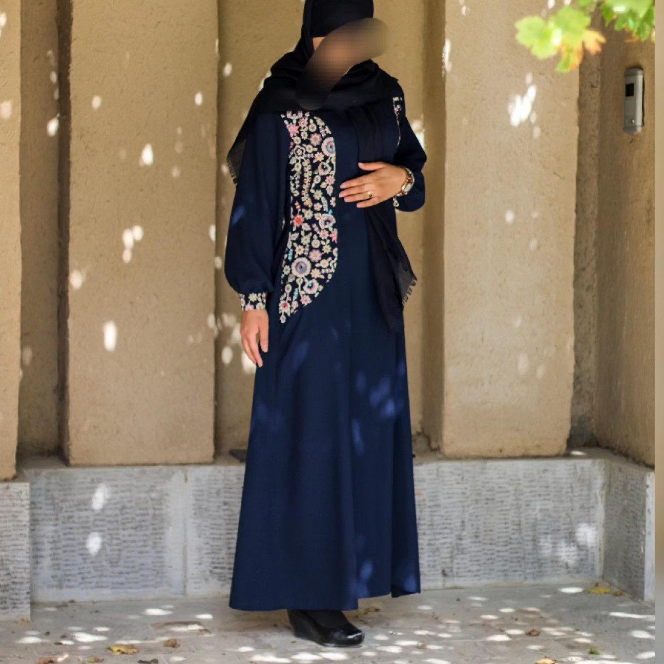 عبا یا مانتوی بلند یا پیراهن بلند