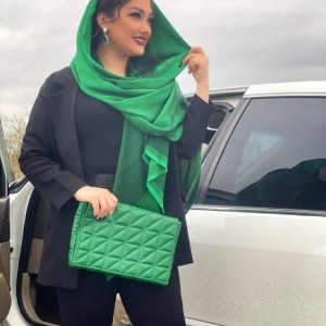 شال بامبو سبز دورو یک سمت براق و سمت دیگر مات چهارفصل