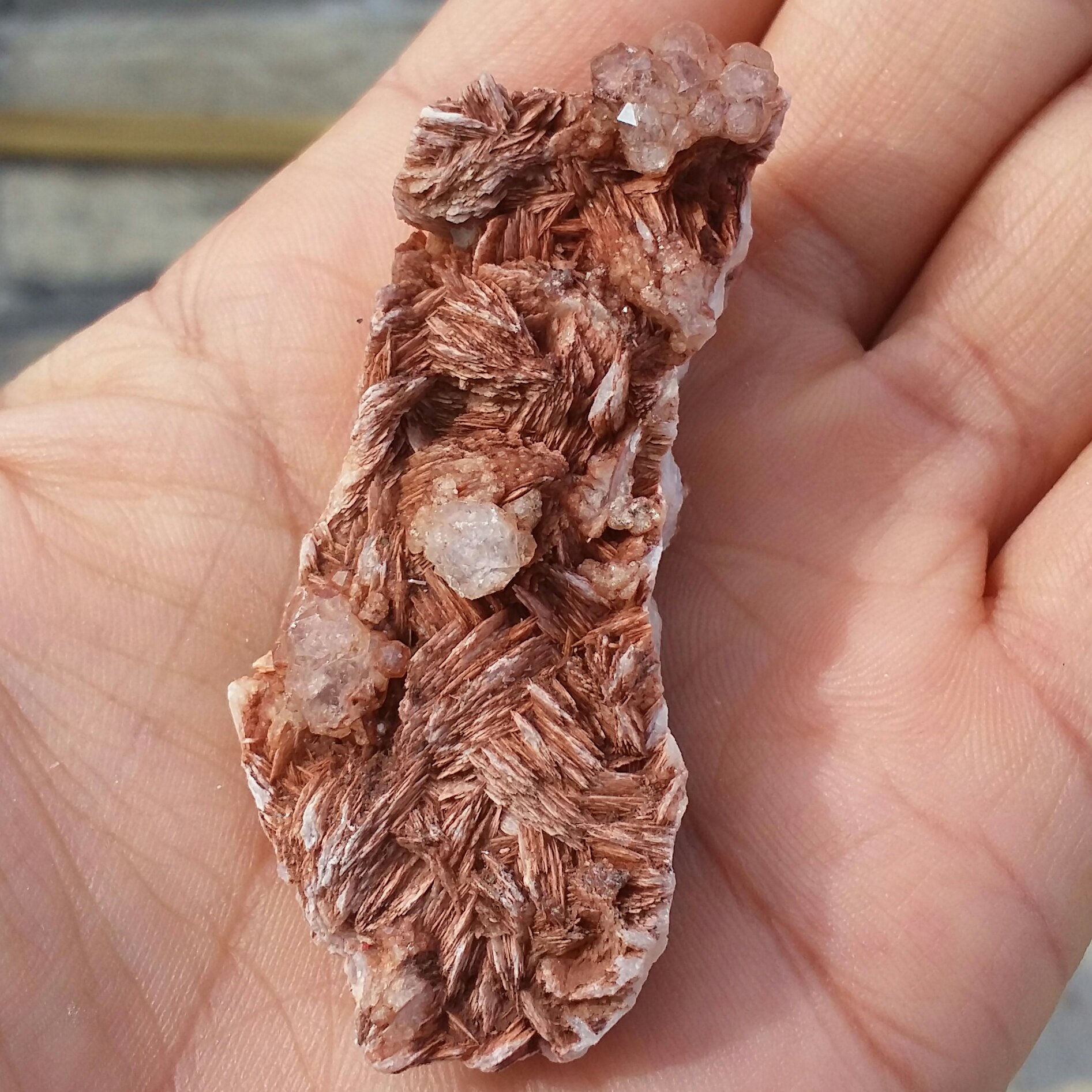 نمونه فوق کلکسیونی آنالیسم ریز و درشت روی بستر باریت دو طرفه محشر بسیار زیبا 100 در 100 طبیعی خارق العاده و تک
کد 8318
