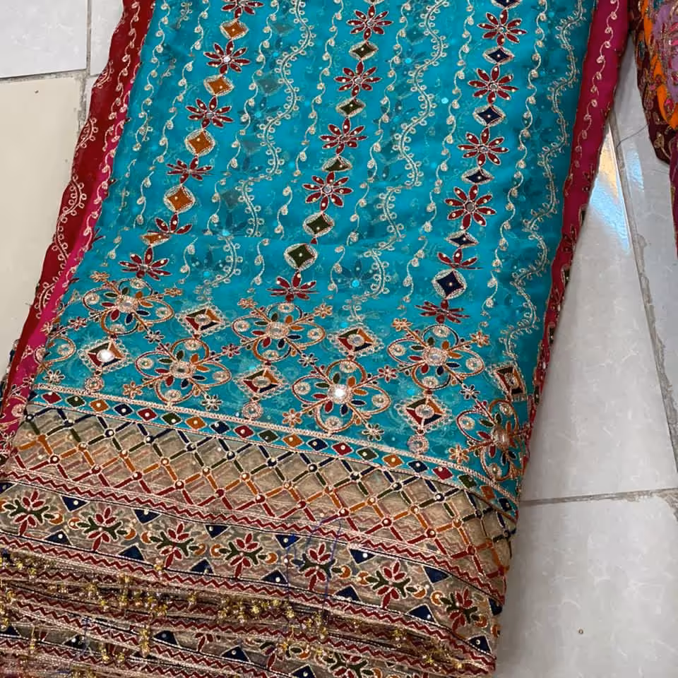 پارچه حریر سوزندوزی دامن دار