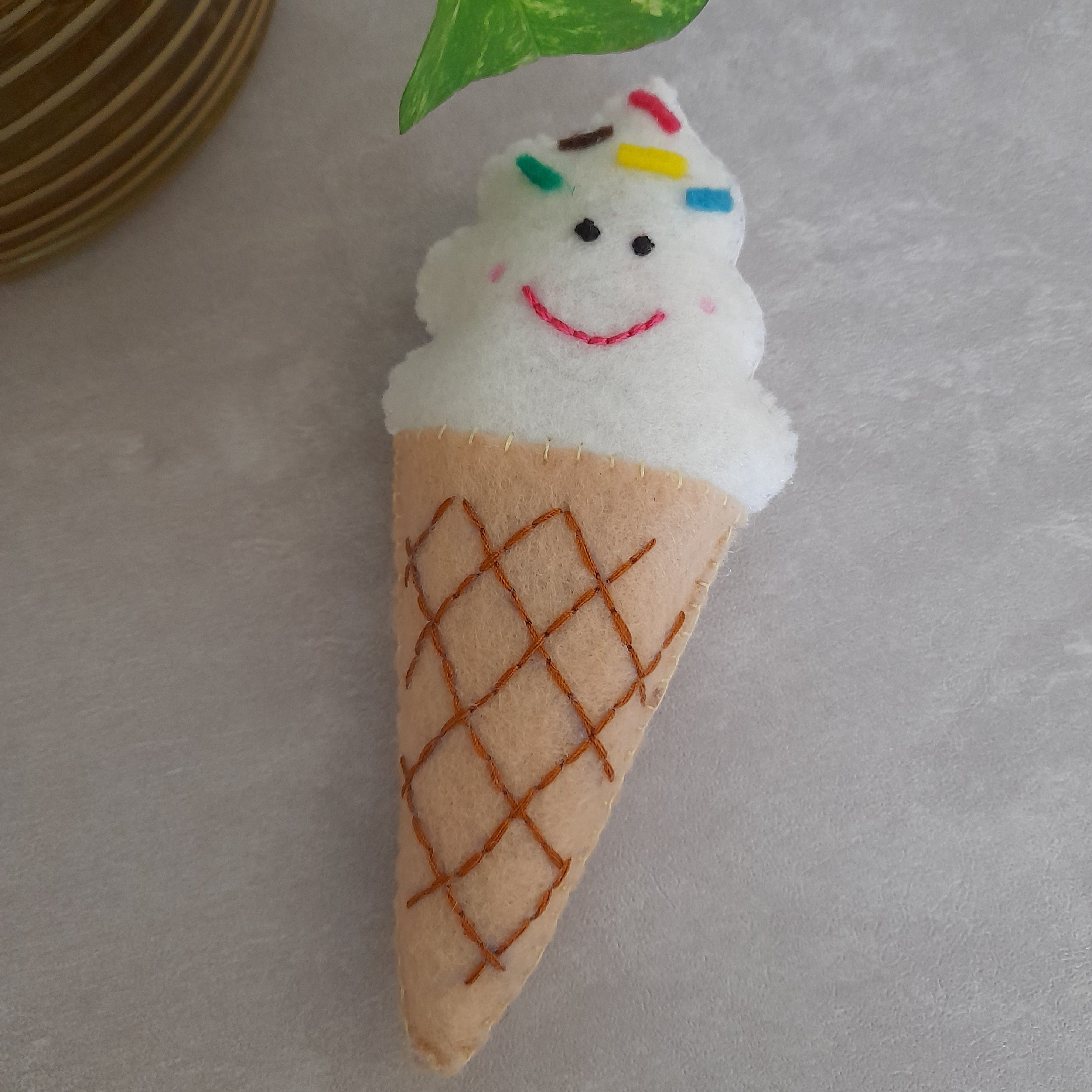 بستنی قیفی نمدی