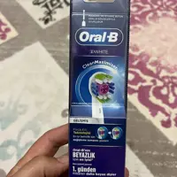 سری مسواک برقی  اورال بی Oral-B  مدل 3D White بسته 4 عددی 