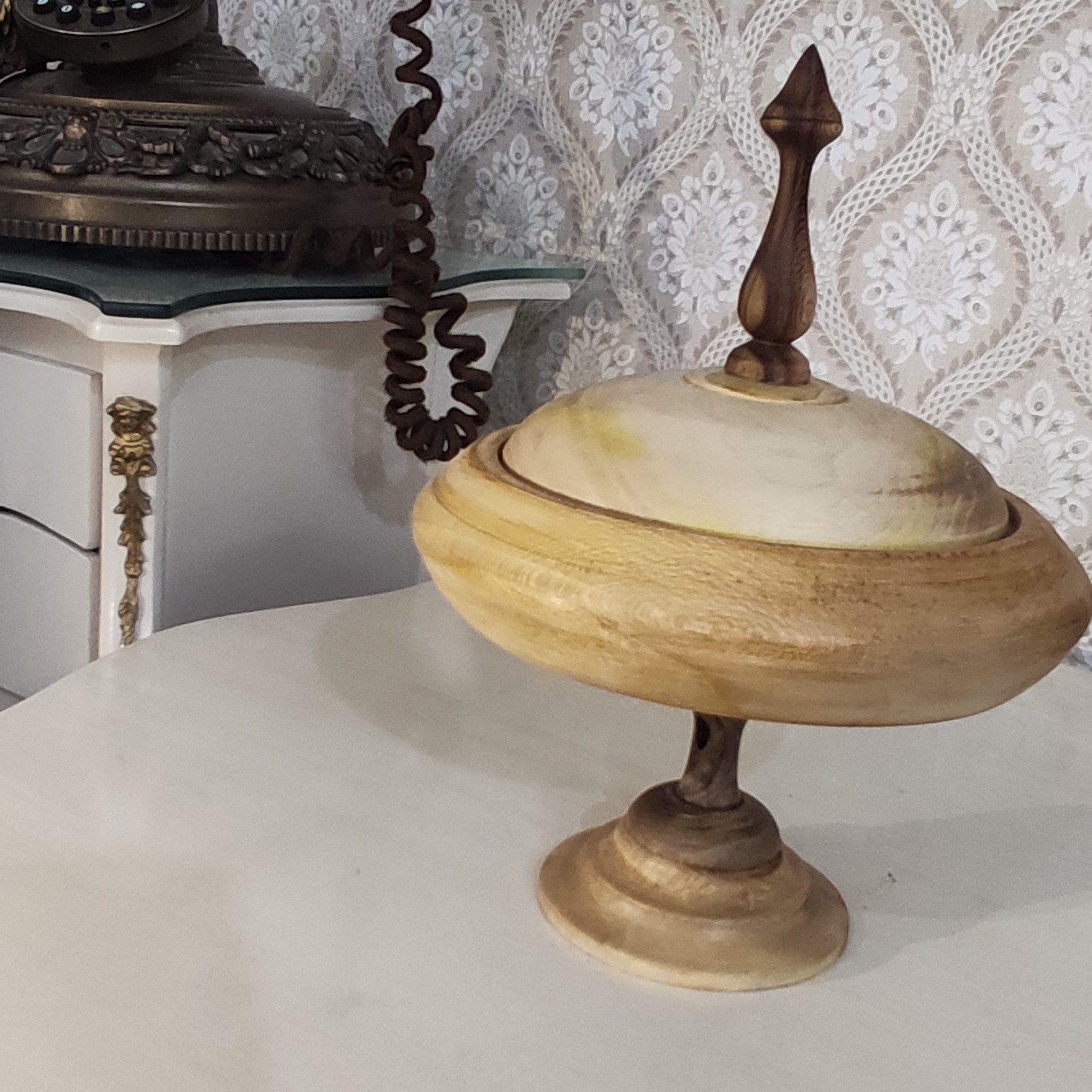 شکلات خوری چوبی پایه دار ترکیب چنار .گردو و توت