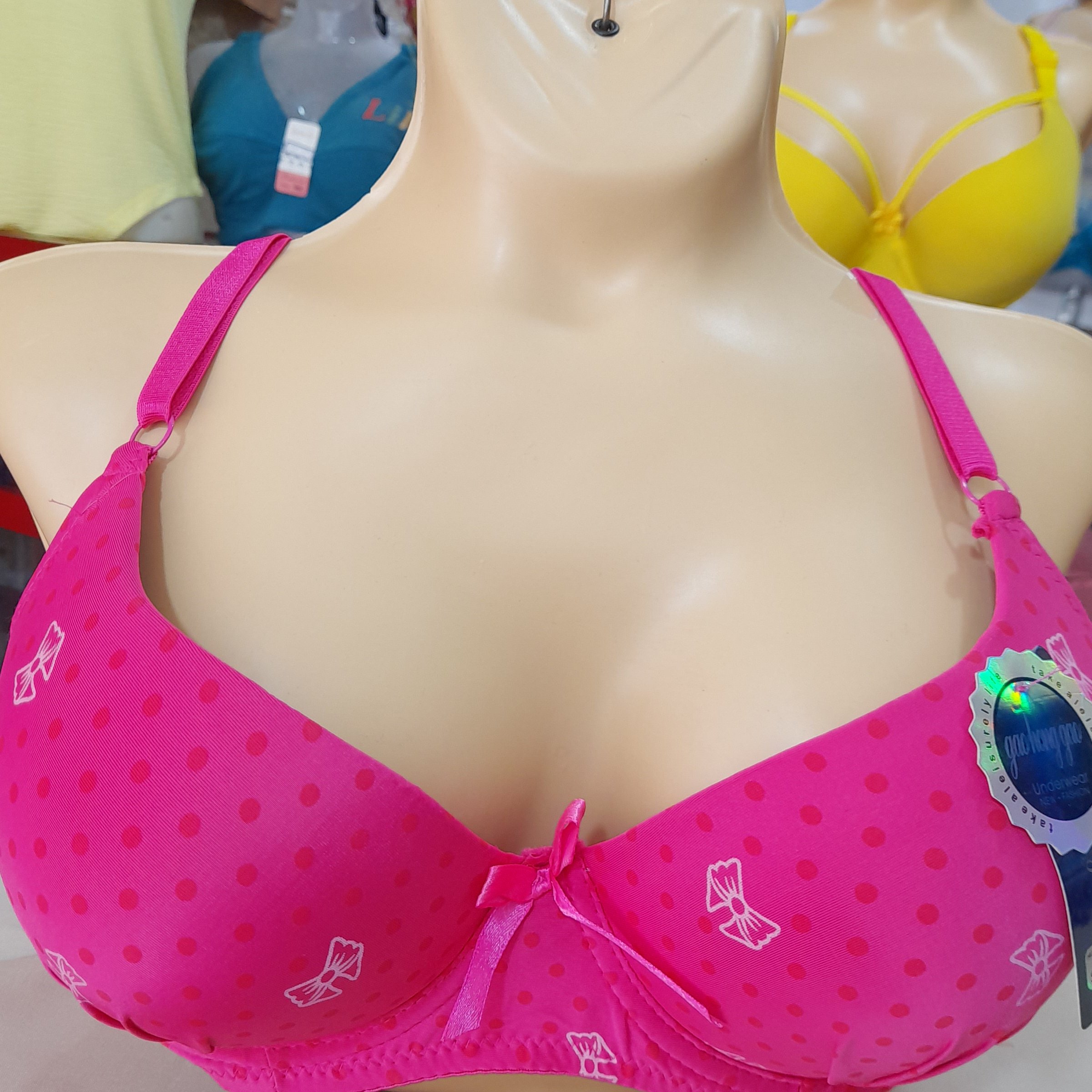 سوتین سایز 105 /46رنگ صورتی اسفنج پُر