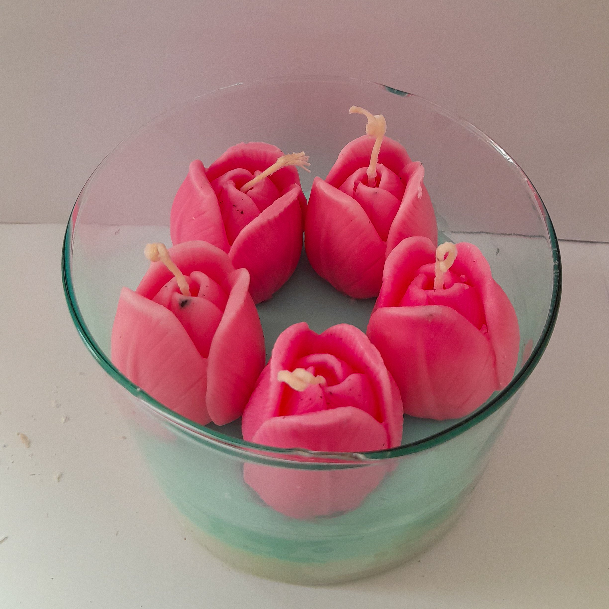 شمع تزیینی دستساز طرح باکس غنچه ی گل رز گالری زیبا(انتخاب رنگ گلها بر عهده ی مشتری)