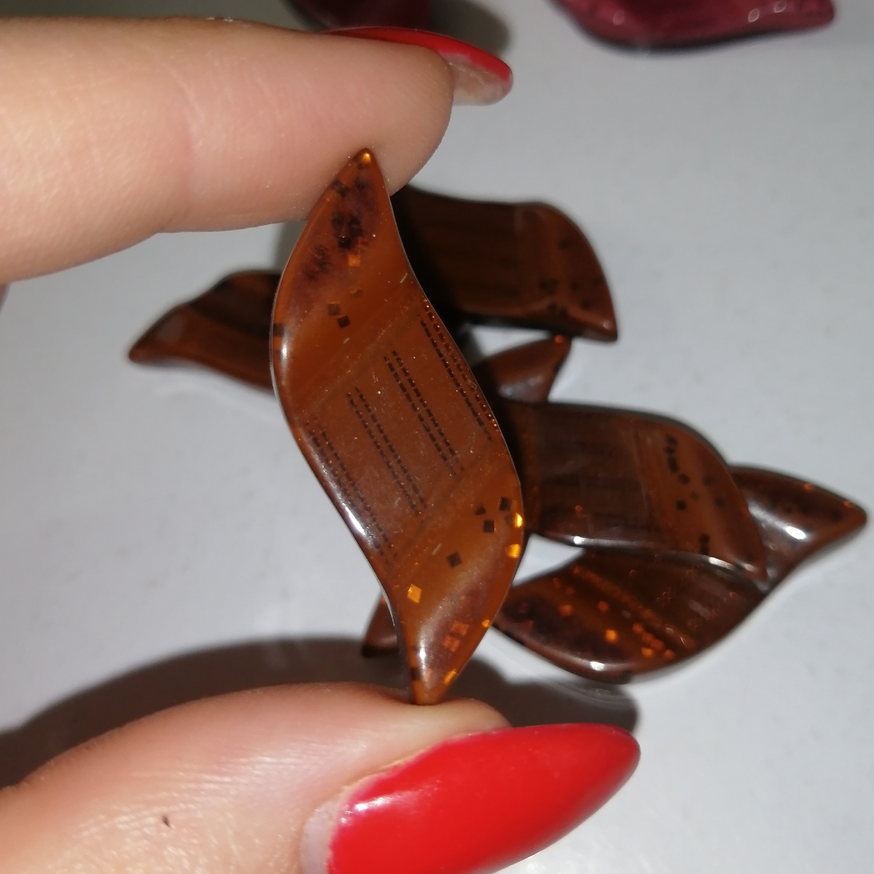 دکمه لباس طرح شیشه ای  رنگ قهوه ای  در بسته 4 عددی 