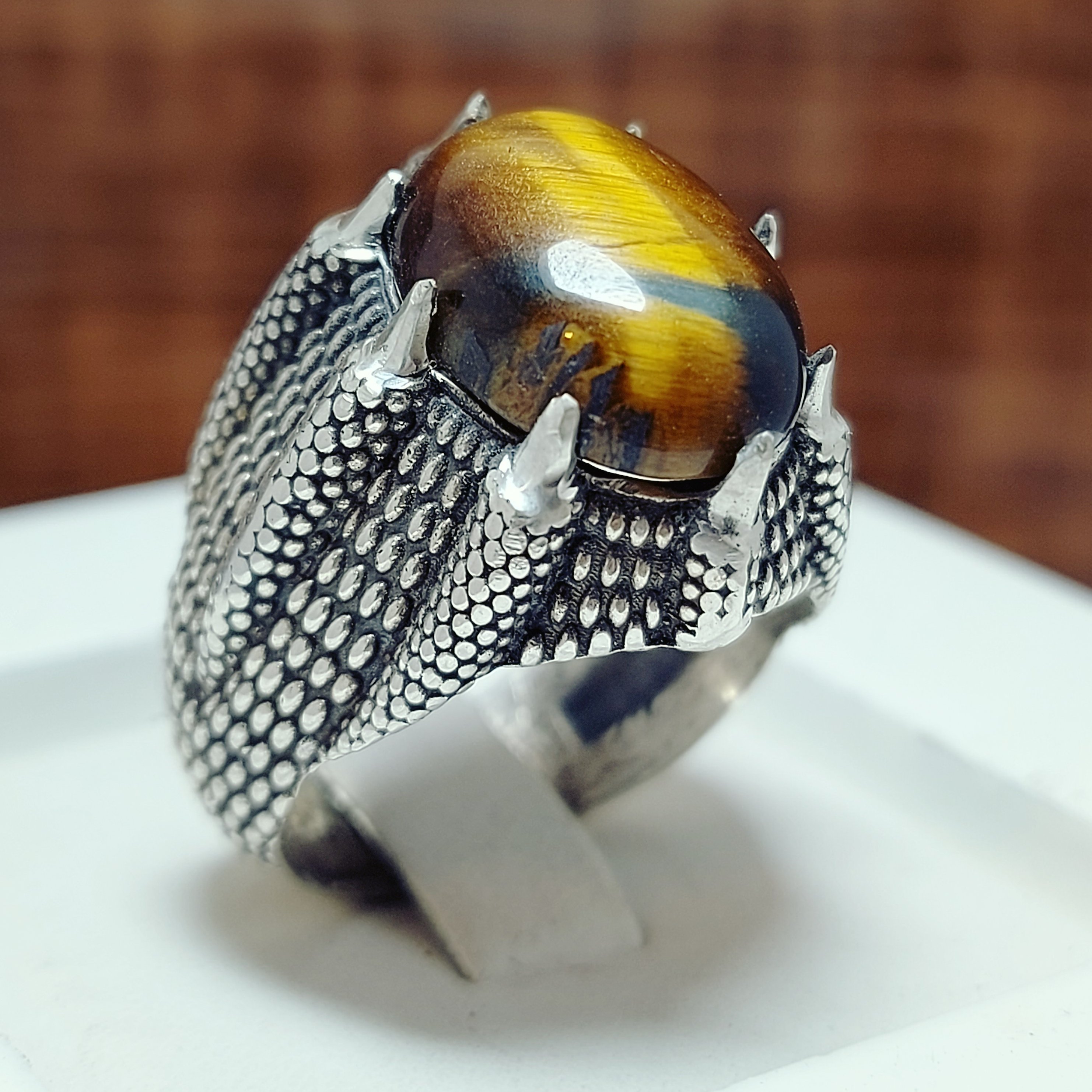 انگشتر نقره زیبای مردانه طرح قلم با نگین تایگر یا چشم ببر اصلی و معدنی 