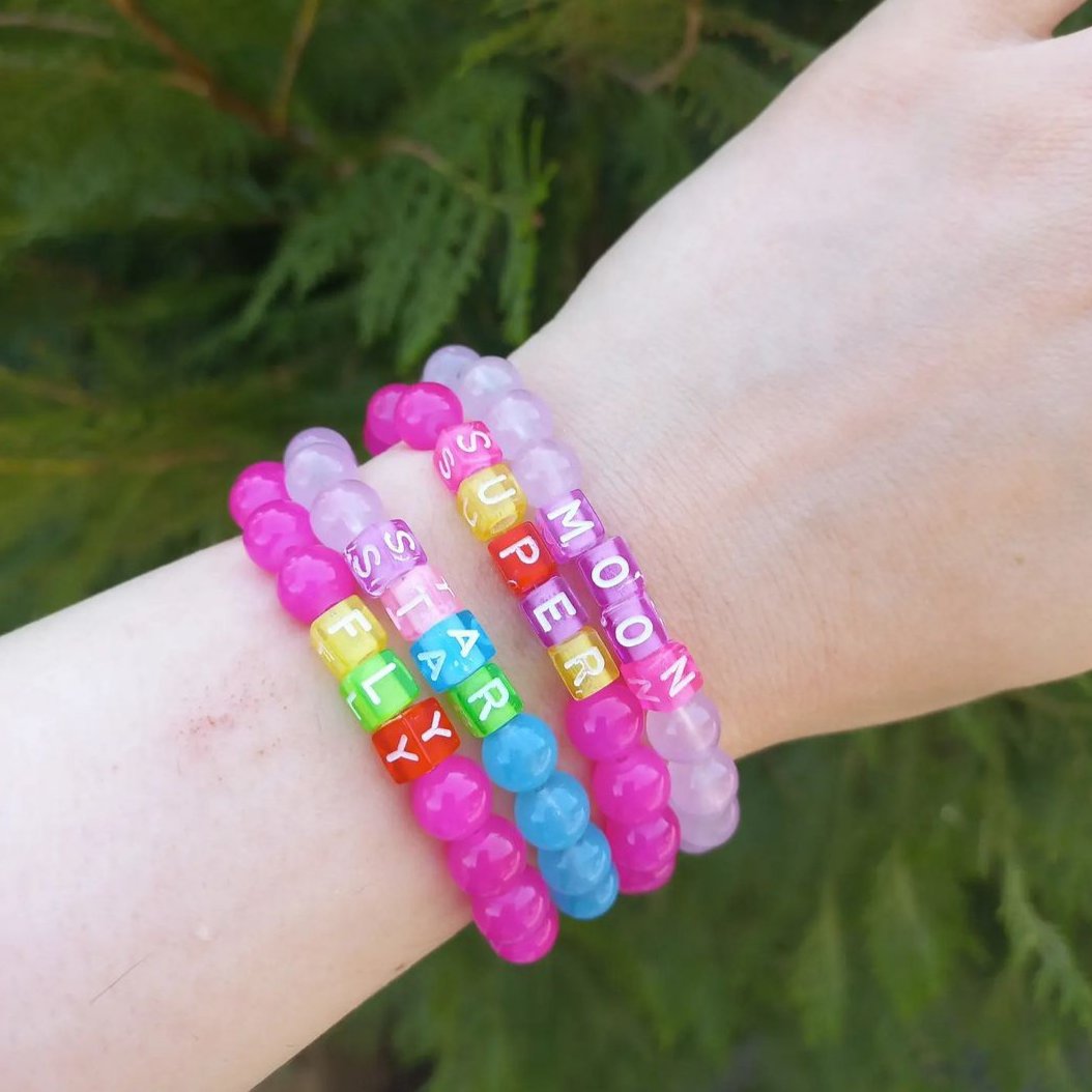 دستبند حروف لاتین