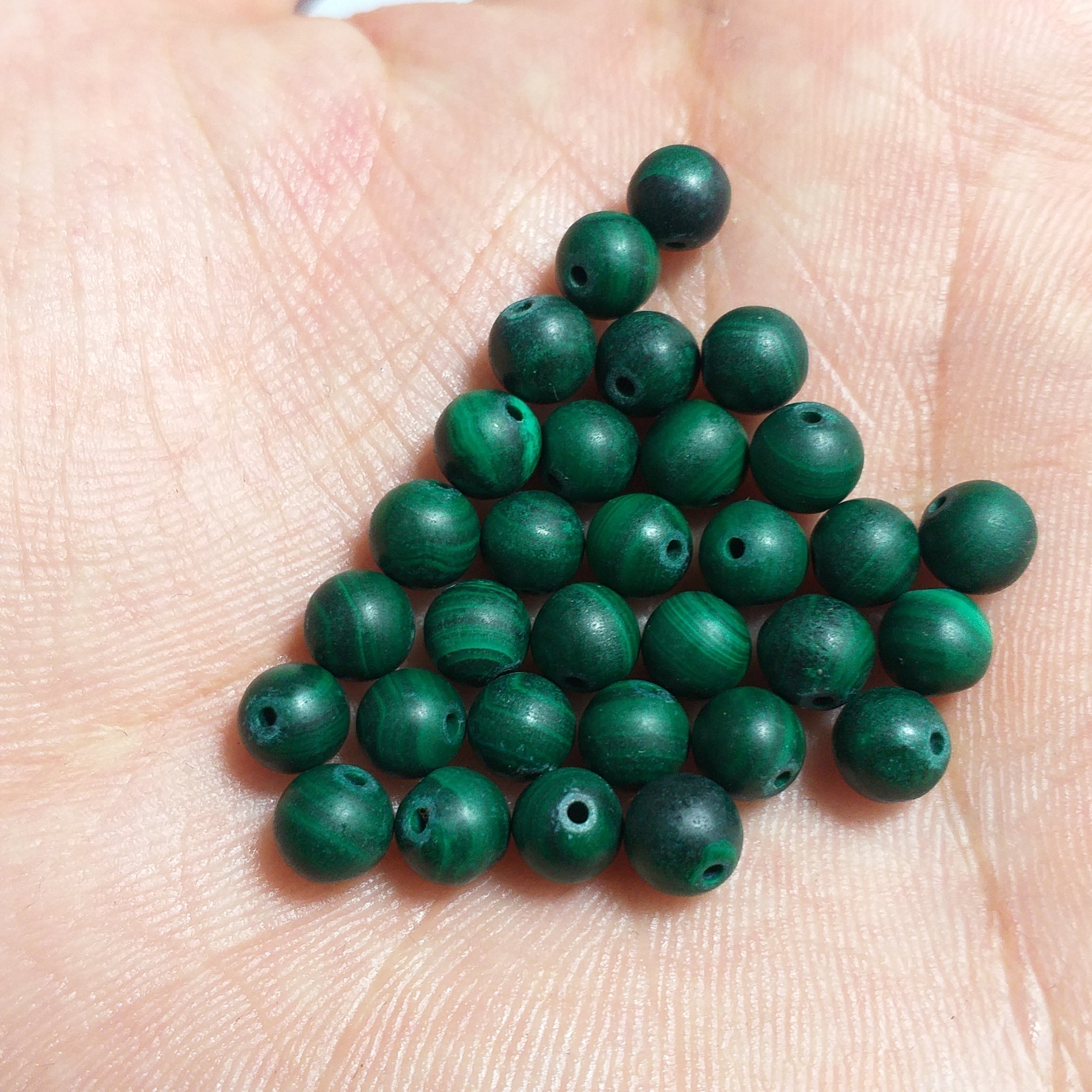 مهره سنگ مالاکیت اصل و معدنی با کیفیت،رنگ و قیمت عالی سایز 6 کاملا تضمینی