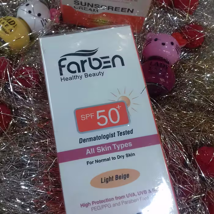 کرم ضد افتاب فاربن با spf 50 و با پوشش کرم پودری مناسب پوستهای خشک و پوستهای چرب