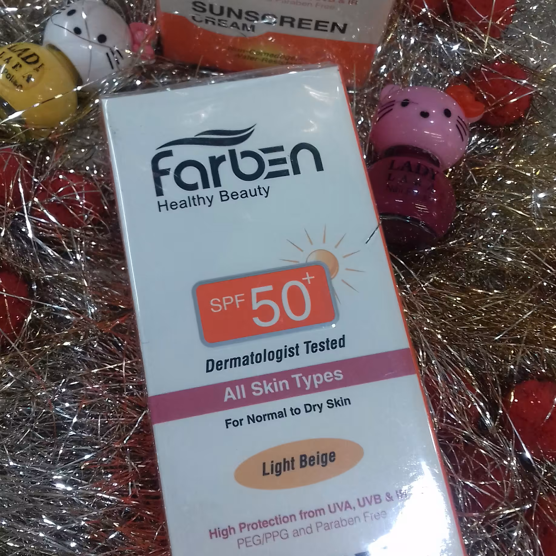 کرم ضد افتاب فاربن با spf 50 و با پوشش کرم پودری مناسب پوستهای خشک و پوستهای چرب