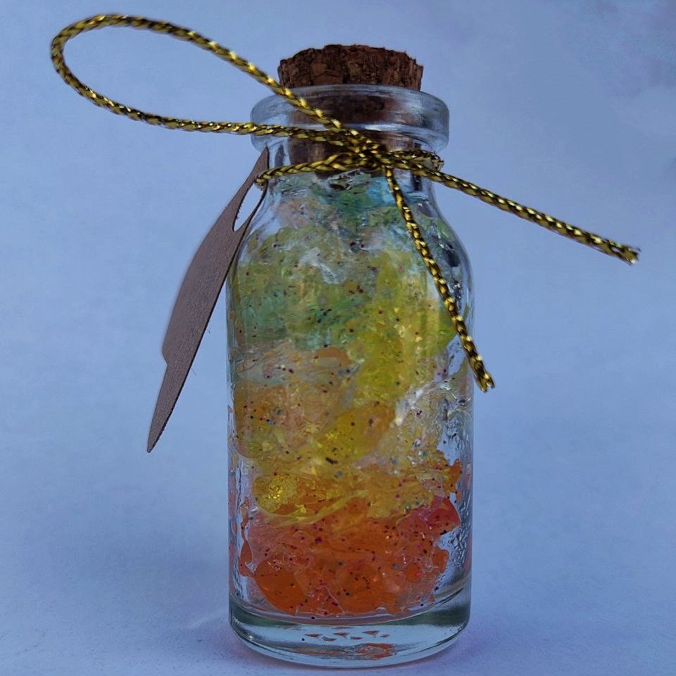 بطری گیفت (هدیه) کریستالی مدل کهربا (سبز زرد نارنجی) اکلیلی بسته یک عددی سایز کوچک