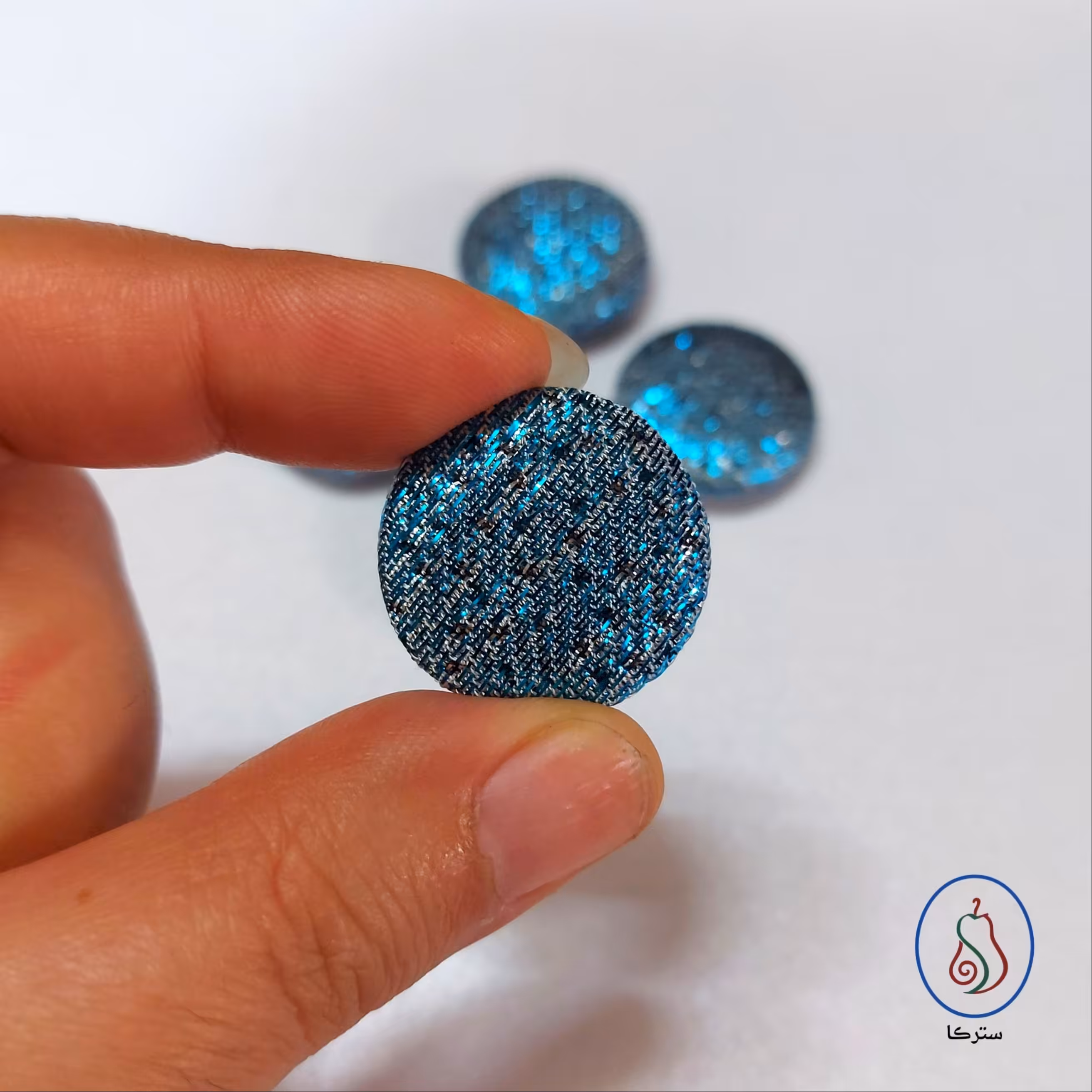 دکمه پارچه ای آبی لمه زری فلزی  2.4 سانتی