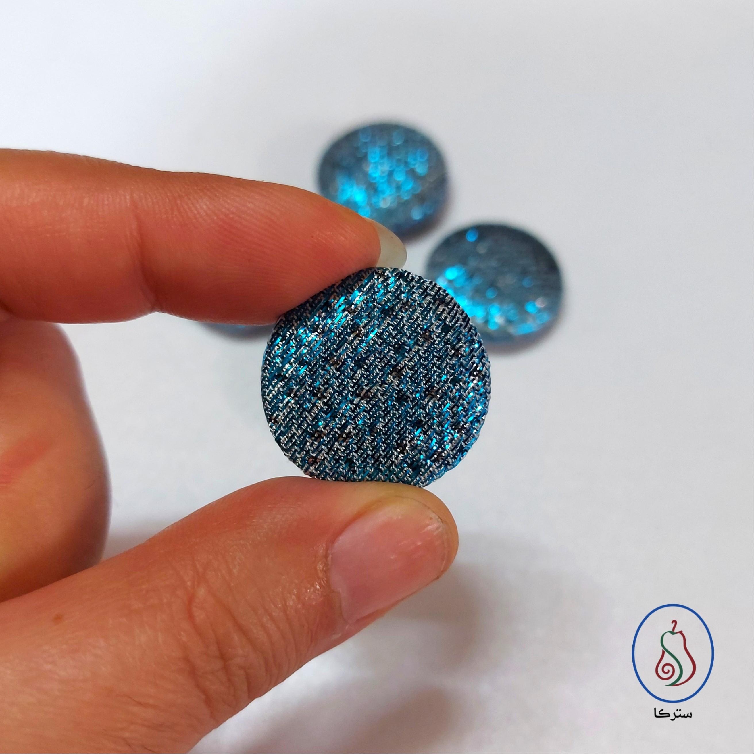 دکمه پارچه ای آبی لمه زری فلزی  2.4 سانتی