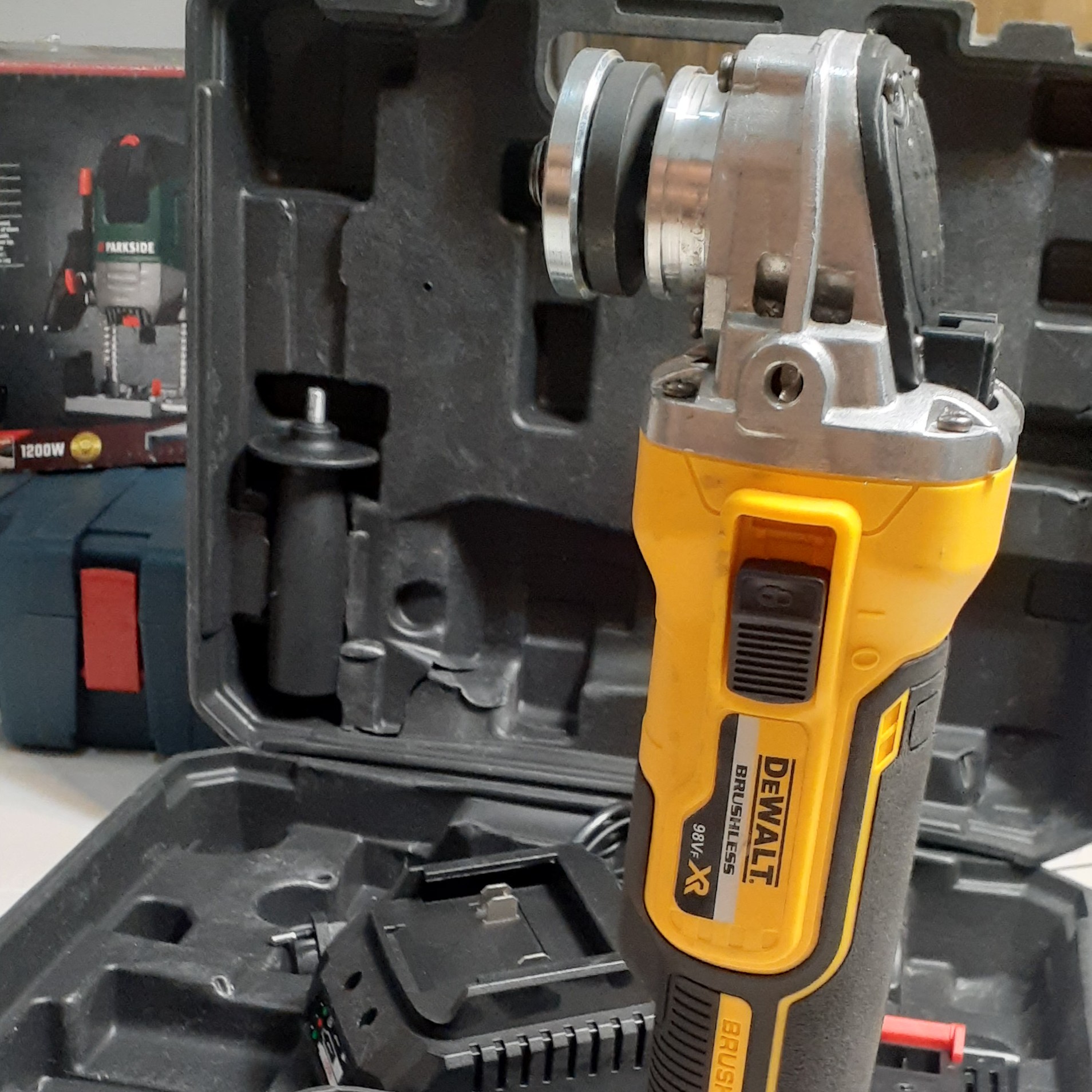 مینی فرز شارژی دیوالت 