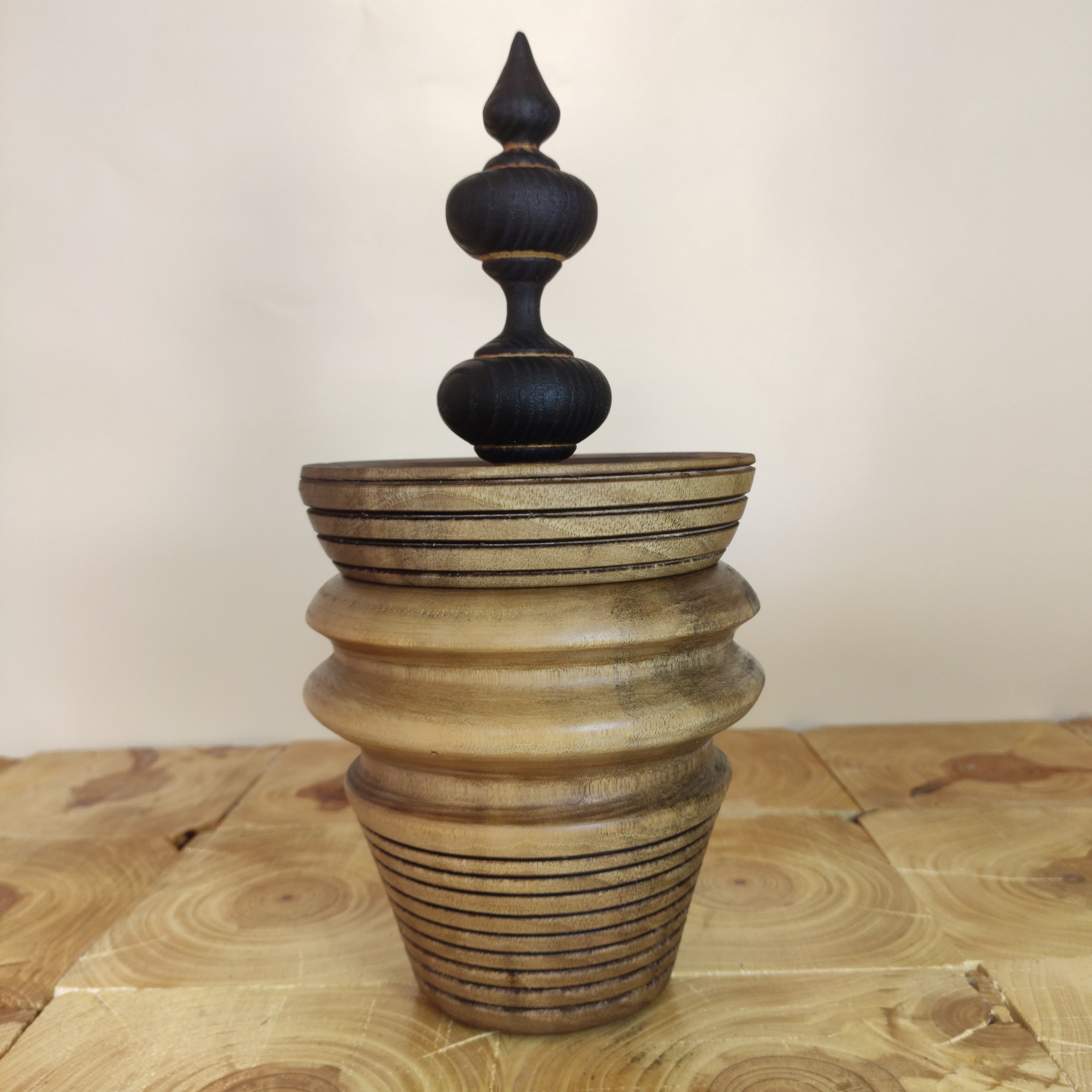 شکلاتخوری چوبی