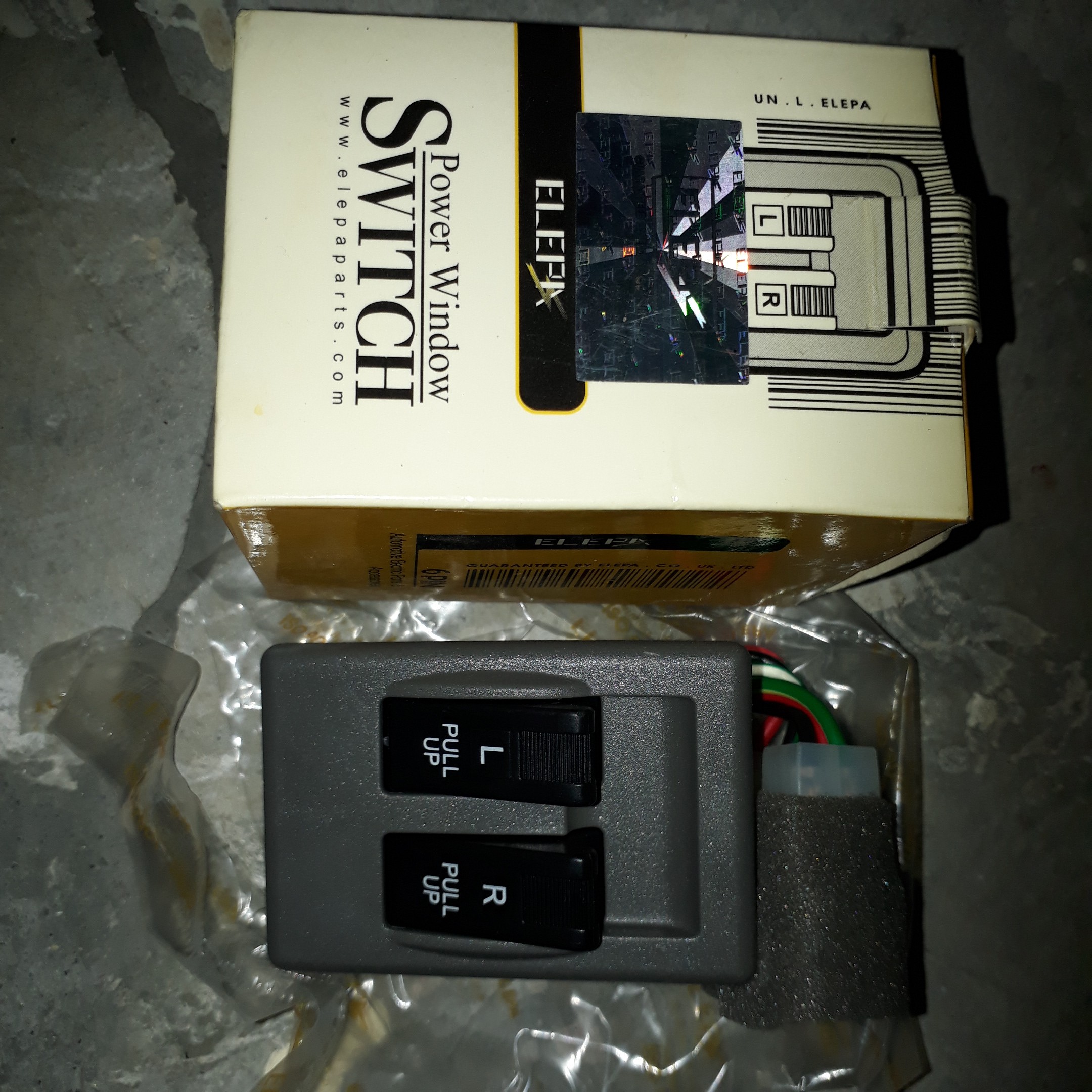 کلید شیشه بالابر سمت راننده پراید صبا 