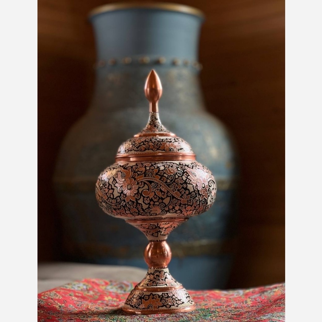 شکلات خوری پایه دار مسی نقره کوب الماس تراش زنجان (بزرگ)