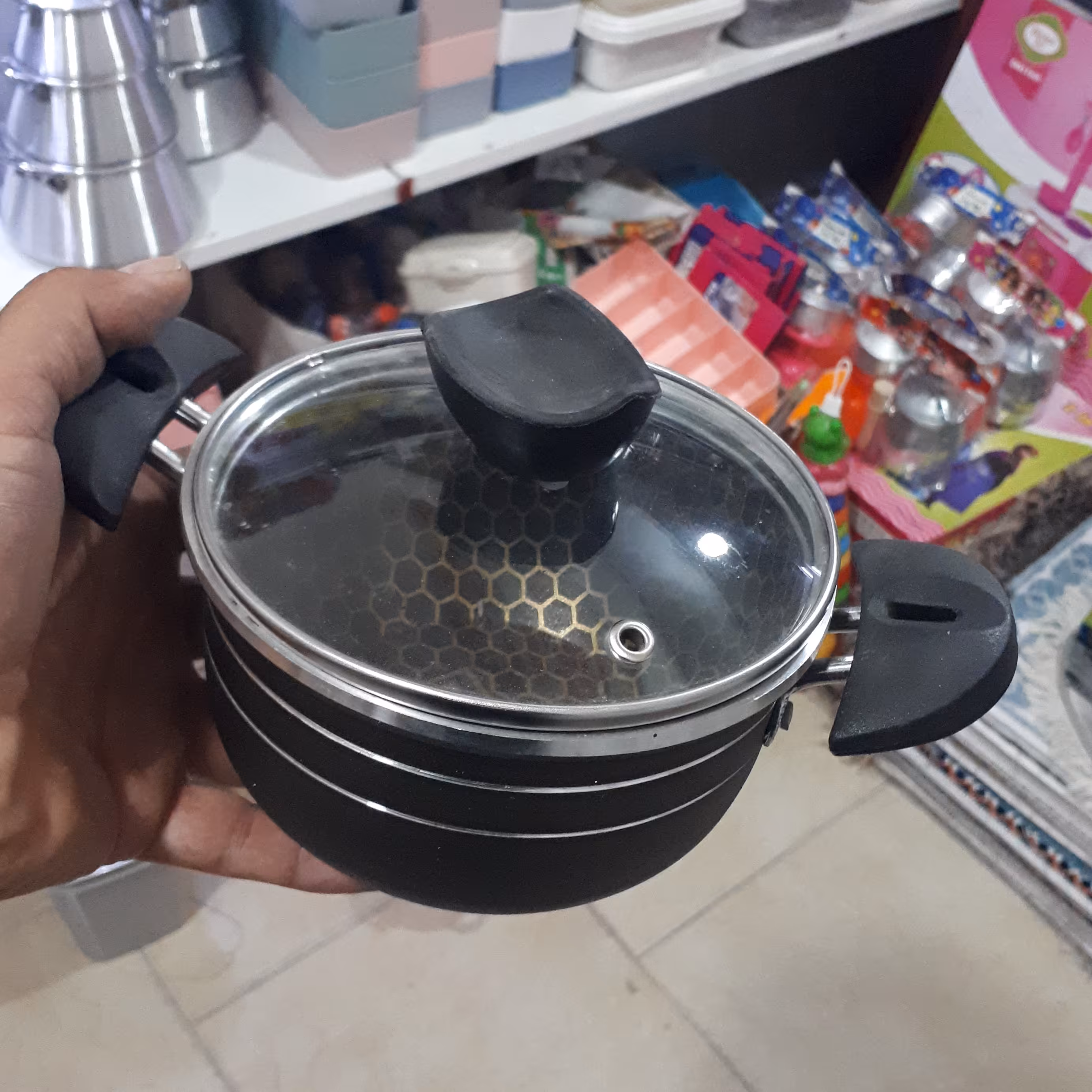 قابلمه گرانیتی درب دار 
داخل زنبوری
در رنگبندی مشکی براق